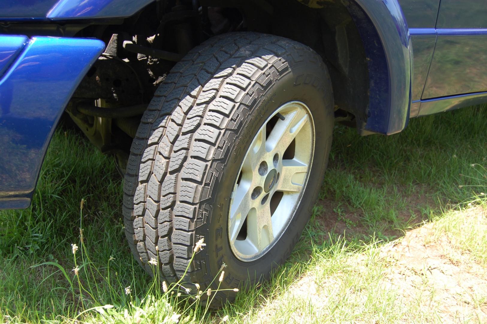 2005 Blue /Black/Gray cloth Ford Ranger Edge (1FTYR14U35P) with an 3.0L V6 OHV 12V engine, Automatic transmission, located at 6528 Lower York Road, New Hope, PA, 18938, (215) 862-9555, 40.358707, -74.977882 - Here for sale is a 2005 Ford Ranger superb Edge edition. Under the hood is a strong running 3.0 liter V6 which puts power to the rear wheels via it automatic transmission. Features include; Black/Gray cloth interior, cruise control, tilt steering wheel, cold AC, roll up windows, manual mirrors, ma - Photo#18