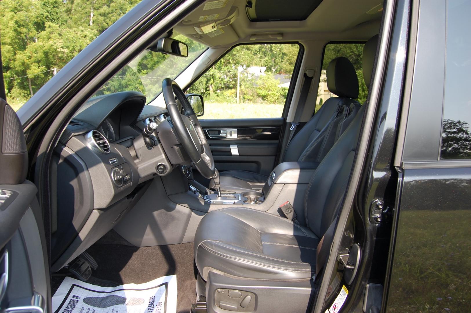 2013 Black /Black Leather Land Rover LR4 HSE Luxury (SALAK2D46DA) with an 5.0L V8 DOHC 32V engine, 6-Speed Automatic transmission, located at 6528 Lower York Road, New Hope, PA, 18938, (215) 862-9555, 40.358707, -74.977882 - Here for sale is a very nice ONE OWNER, 2013 Land Rover LR4 HSE Luxury package. Under the hood is a strong running 5.0 liter V8 which puts power to the intelligent all wheel drive system via a smooth shifting automatic transmission with a dual range transfer case. Features include; Black leather - Photo#9