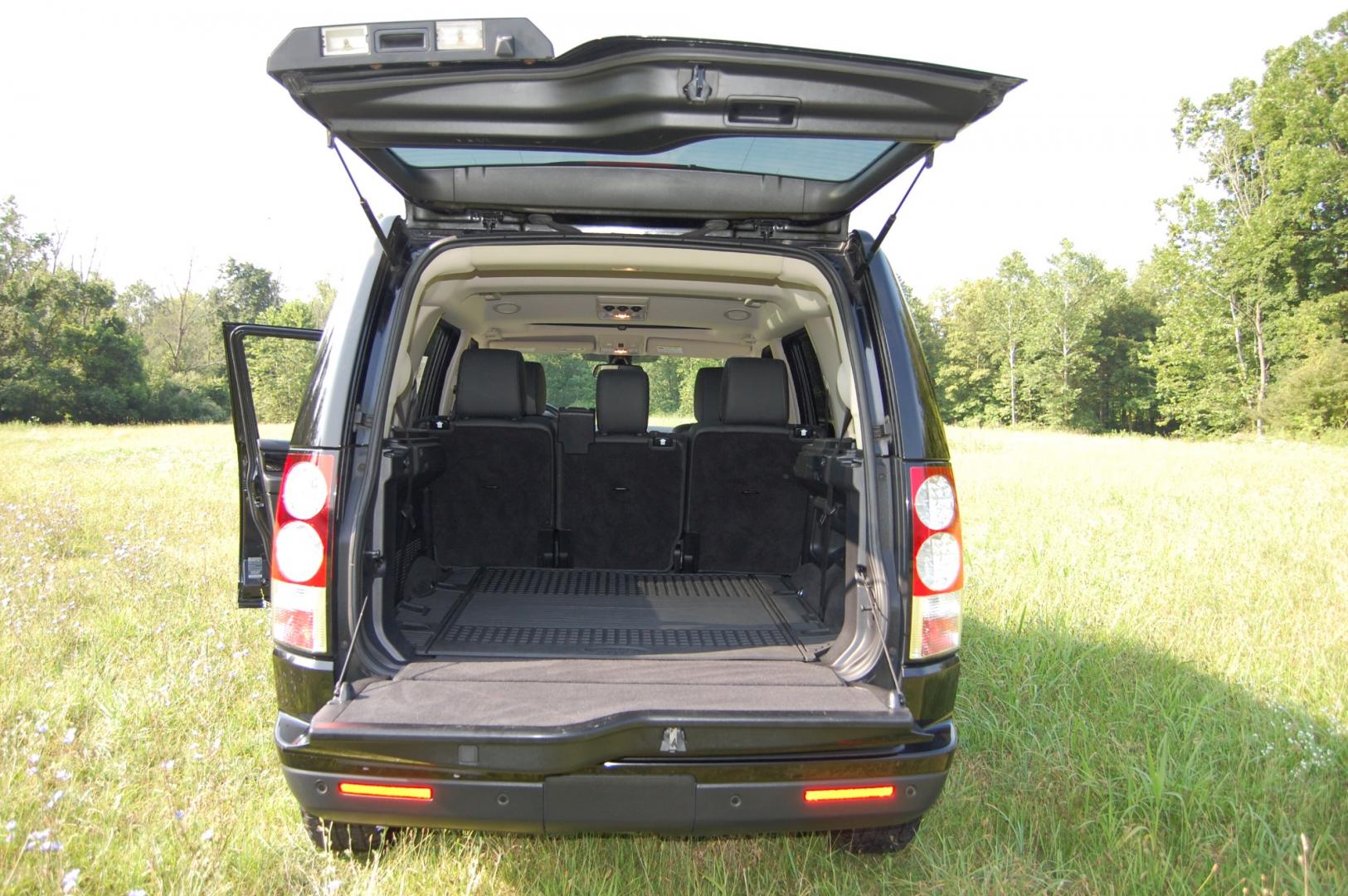 2013 Black /Black Leather Land Rover LR4 HSE Luxury (SALAK2D46DA) with an 5.0L V8 DOHC 32V engine, 6-Speed Automatic transmission, located at 6528 Lower York Road, New Hope, PA, 18938, (215) 862-9555, 40.358707, -74.977882 - Here for sale is a very nice ONE OWNER, 2013 Land Rover LR4 HSE Luxury package. Under the hood is a strong running 5.0 liter V8 which puts power to the intelligent all wheel drive system via a smooth shifting automatic transmission with a dual range transfer case. Features include; Black leather - Photo#16