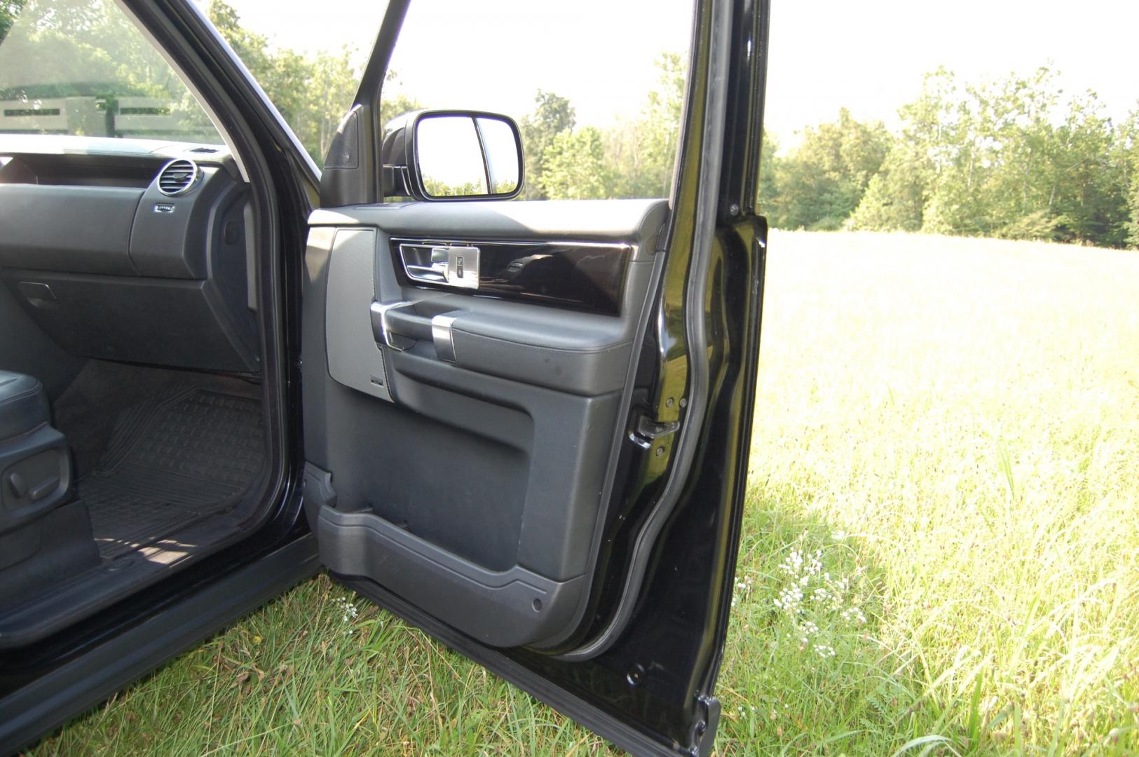 2013 Black /Black Leather Land Rover LR4 HSE Luxury (SALAK2D46DA) with an 5.0L V8 DOHC 32V engine, 6-Speed Automatic transmission, located at 6528 Lower York Road, New Hope, PA, 18938, (215) 862-9555, 40.358707, -74.977882 - Here for sale is a very nice ONE OWNER, 2013 Land Rover LR4 HSE Luxury package. Under the hood is a strong running 5.0 liter V8 which puts power to the intelligent all wheel drive system via a smooth shifting automatic transmission with a dual range transfer case. Features include; Black leather - Photo#18