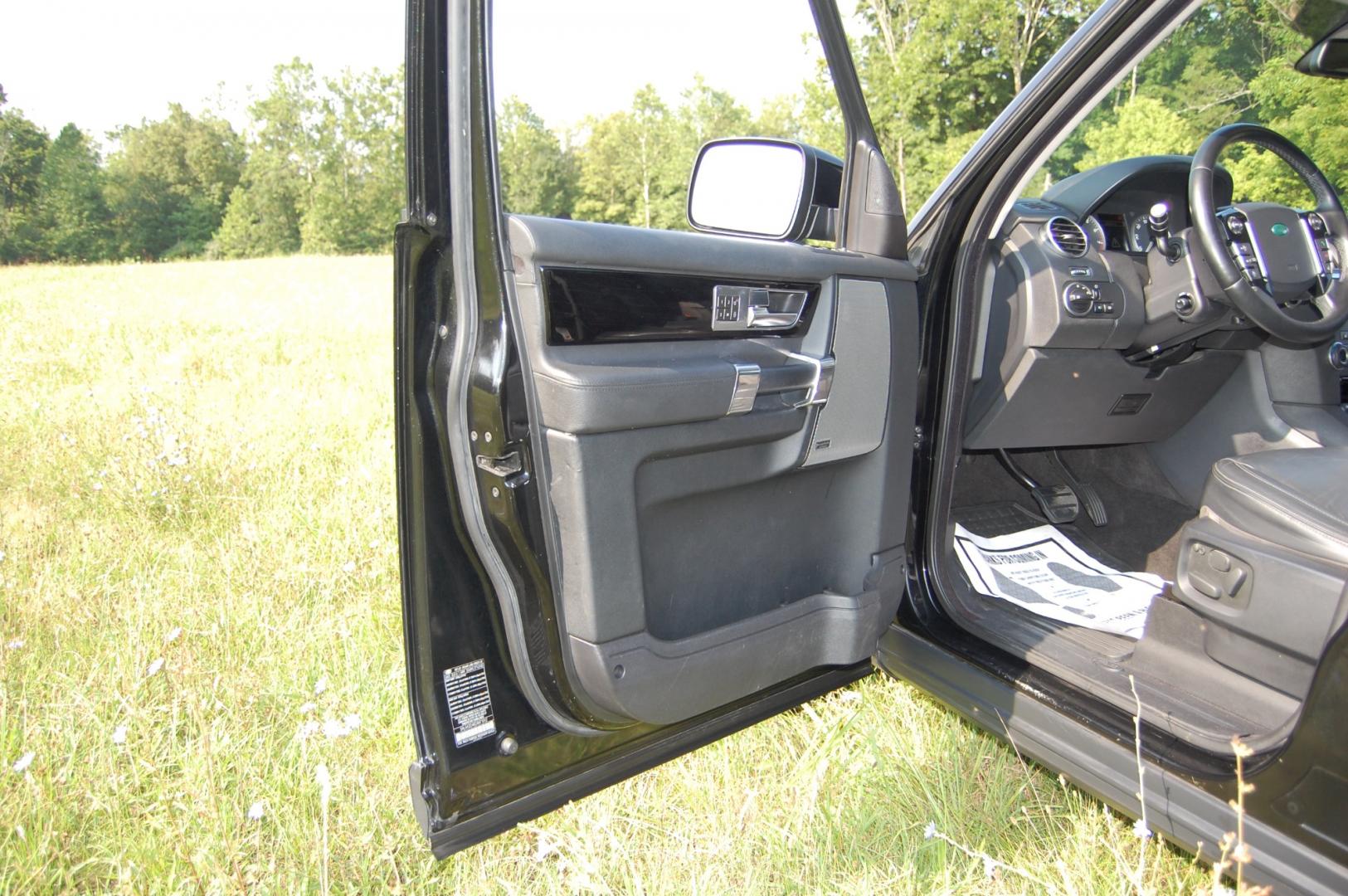 2013 Black /Black Leather Land Rover LR4 HSE Luxury (SALAK2D46DA) with an 5.0L V8 DOHC 32V engine, 6-Speed Automatic transmission, located at 6528 Lower York Road, New Hope, PA, 18938, (215) 862-9555, 40.358707, -74.977882 - Here for sale is a very nice ONE OWNER, 2013 Land Rover LR4 HSE Luxury package. Under the hood is a strong running 5.0 liter V8 which puts power to the intelligent all wheel drive system via a smooth shifting automatic transmission with a dual range transfer case. Features include; Black leather - Photo#19