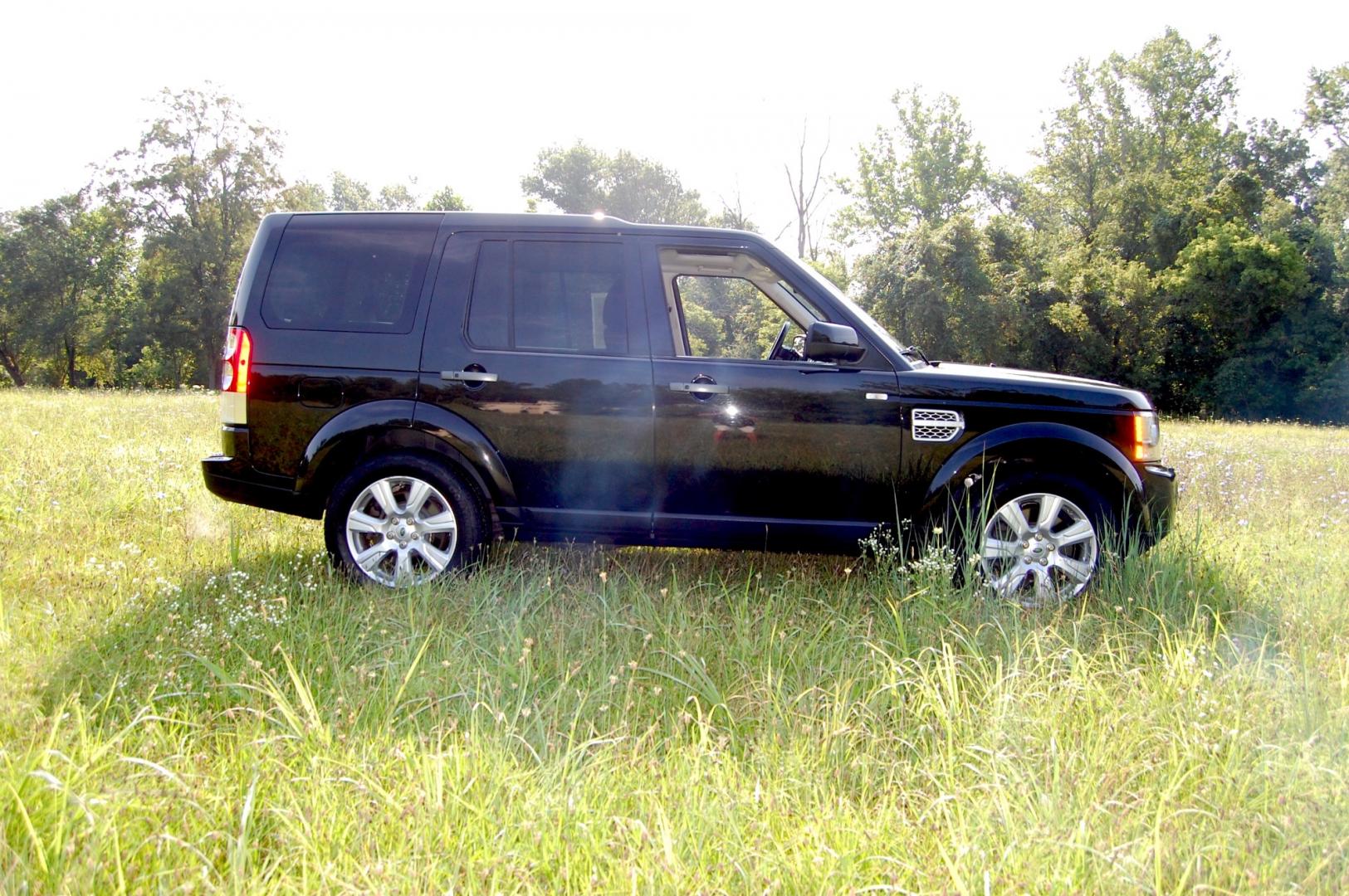 2013 Black /Black Leather Land Rover LR4 HSE Luxury (SALAK2D46DA) with an 5.0L V8 DOHC 32V engine, 6-Speed Automatic transmission, located at 6528 Lower York Road, New Hope, PA, 18938, (215) 862-9555, 40.358707, -74.977882 - Here for sale is a very nice ONE OWNER, 2013 Land Rover LR4 HSE Luxury package. Under the hood is a strong running 5.0 liter V8 which puts power to the intelligent all wheel drive system via a smooth shifting automatic transmission with a dual range transfer case. Features include; Black leather - Photo#3