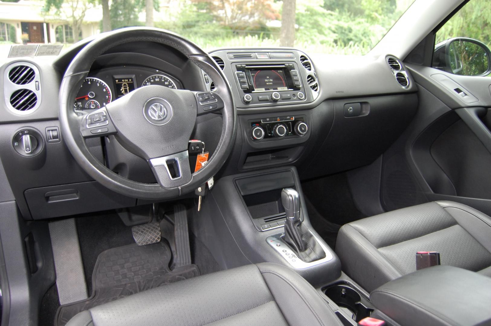 2012 Black /Black Leather Volkswagen Tiguan SE 4Motion (WVGBV7AX8CW) with an 2.0L L4 DOHC 16V TURBO engine, 6-Speed Automatic transmission, located at 6528 Lower York Road, New Hope, PA, 18938, (215) 862-9555, 40.358707, -74.977882 - Here is a very clean, 3 owner, 2012 Volkswagen Tiguan SE with AWD..powered by a 2.0 Liter 4 cylinder turbocharged engine, automatic transmission, keyless entry system, 2 Master keys, black leather interior, tilt wheel, cruise control, power windows, power locks, power mirrors, power moonroof, facto - Photo#12