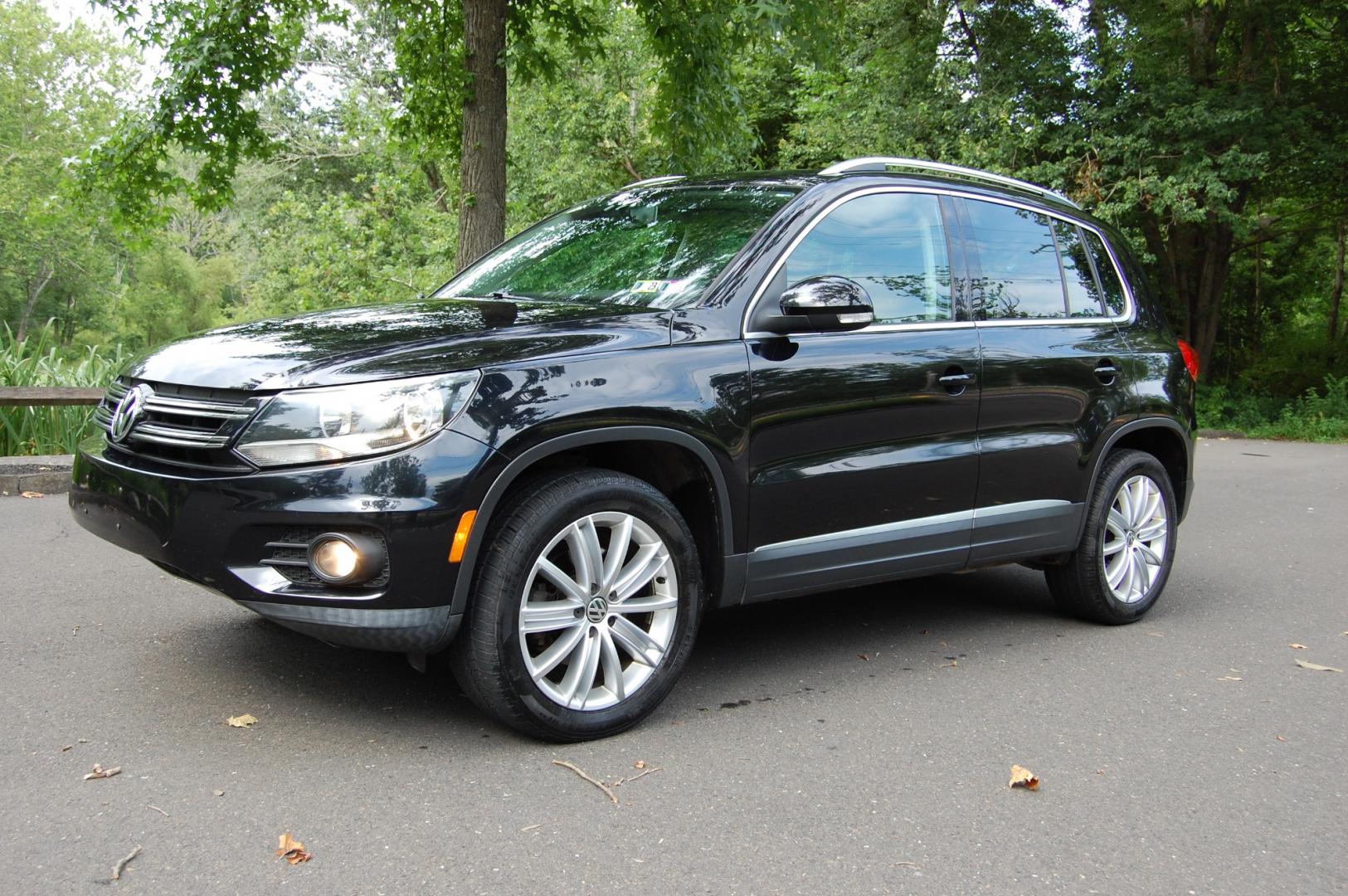 2012 Black /Black Leather Volkswagen Tiguan SE 4Motion (WVGBV7AX8CW) with an 2.0L L4 DOHC 16V TURBO engine, 6-Speed Automatic transmission, located at 6528 Lower York Road, New Hope, PA, 18938, (215) 862-9555, 40.358707, -74.977882 - Here is a very clean, 3 owner, 2012 Volkswagen Tiguan SE with AWD..powered by a 2.0 Liter 4 cylinder turbocharged engine, automatic transmission, keyless entry system, 2 Master keys, black leather interior, tilt wheel, cruise control, power windows, power locks, power mirrors, power moonroof, facto - Photo#1