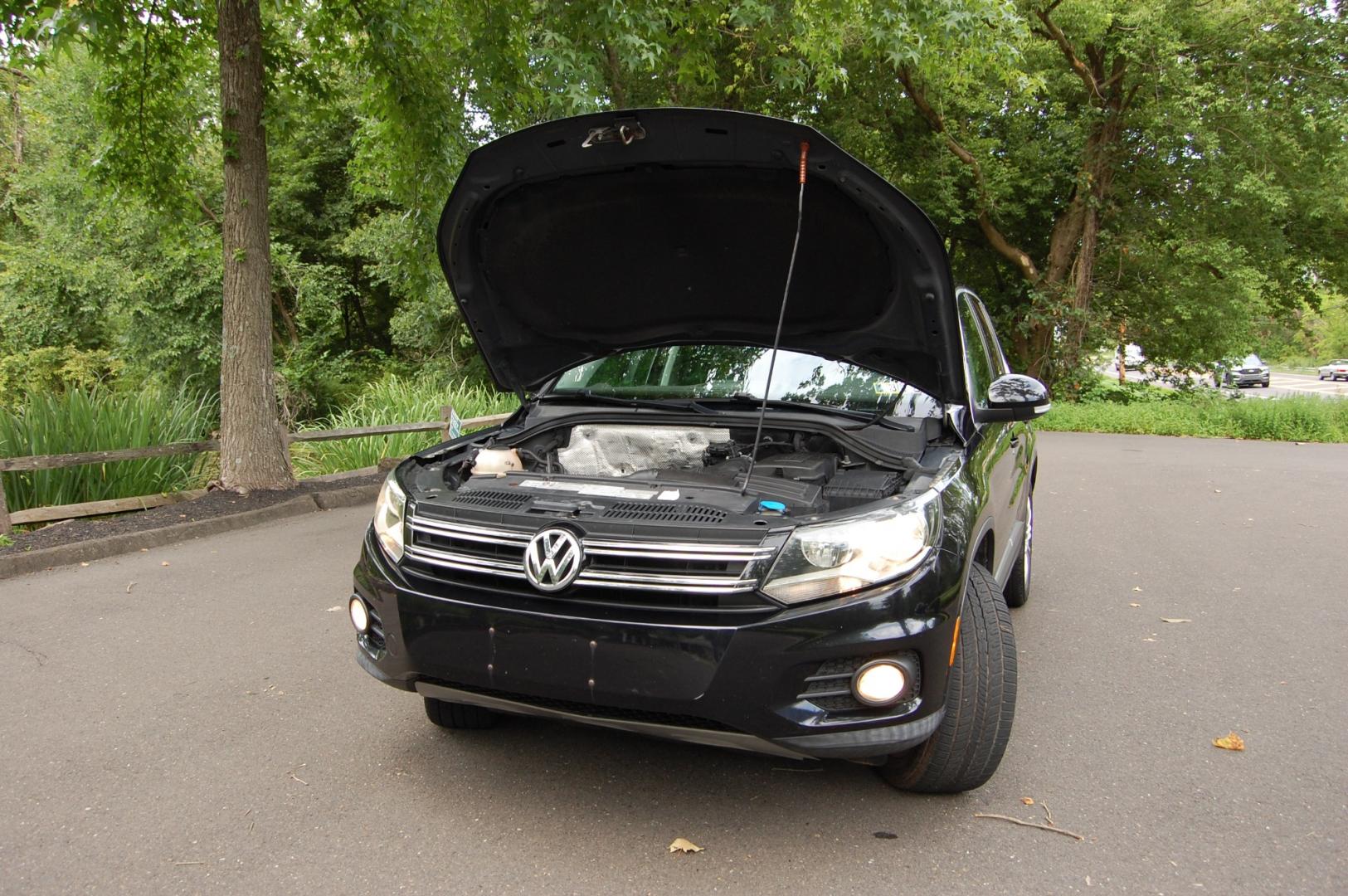 2012 Black /Black Leather Volkswagen Tiguan SE 4Motion (WVGBV7AX8CW) with an 2.0L L4 DOHC 16V TURBO engine, 6-Speed Automatic transmission, located at 6528 Lower York Road, New Hope, PA, 18938, (215) 862-9555, 40.358707, -74.977882 - Here is a very clean, 3 owner, 2012 Volkswagen Tiguan SE with AWD..powered by a 2.0 Liter 4 cylinder turbocharged engine, automatic transmission, keyless entry system, 2 Master keys, black leather interior, tilt wheel, cruise control, power windows, power locks, power mirrors, power moonroof, facto - Photo#20