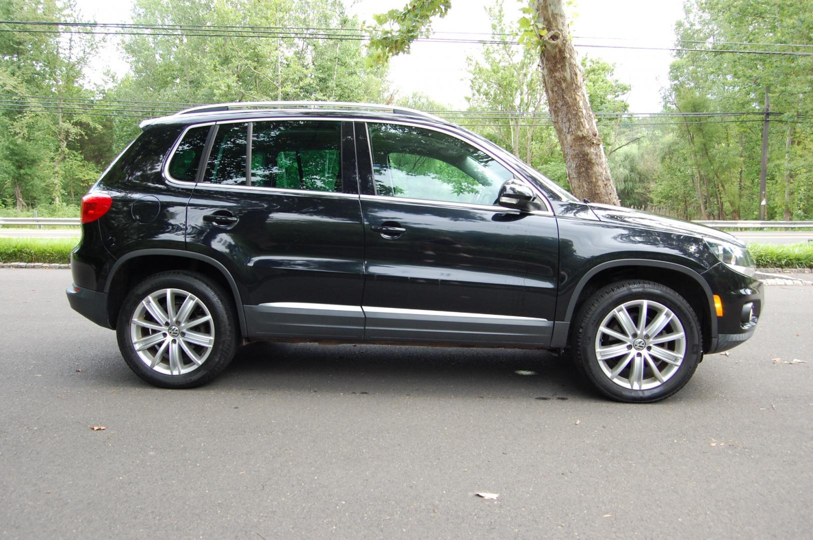 2012 Black /Black Leather Volkswagen Tiguan SE 4Motion (WVGBV7AX8CW) with an 2.0L L4 DOHC 16V TURBO engine, 6-Speed Automatic transmission, located at 6528 Lower York Road, New Hope, PA, 18938, (215) 862-9555, 40.358707, -74.977882 - Here is a very clean, 3 owner, 2012 Volkswagen Tiguan SE with AWD..powered by a 2.0 Liter 4 cylinder turbocharged engine, automatic transmission, keyless entry system, 2 Master keys, black leather interior, tilt wheel, cruise control, power windows, power locks, power mirrors, power moonroof, facto - Photo#2