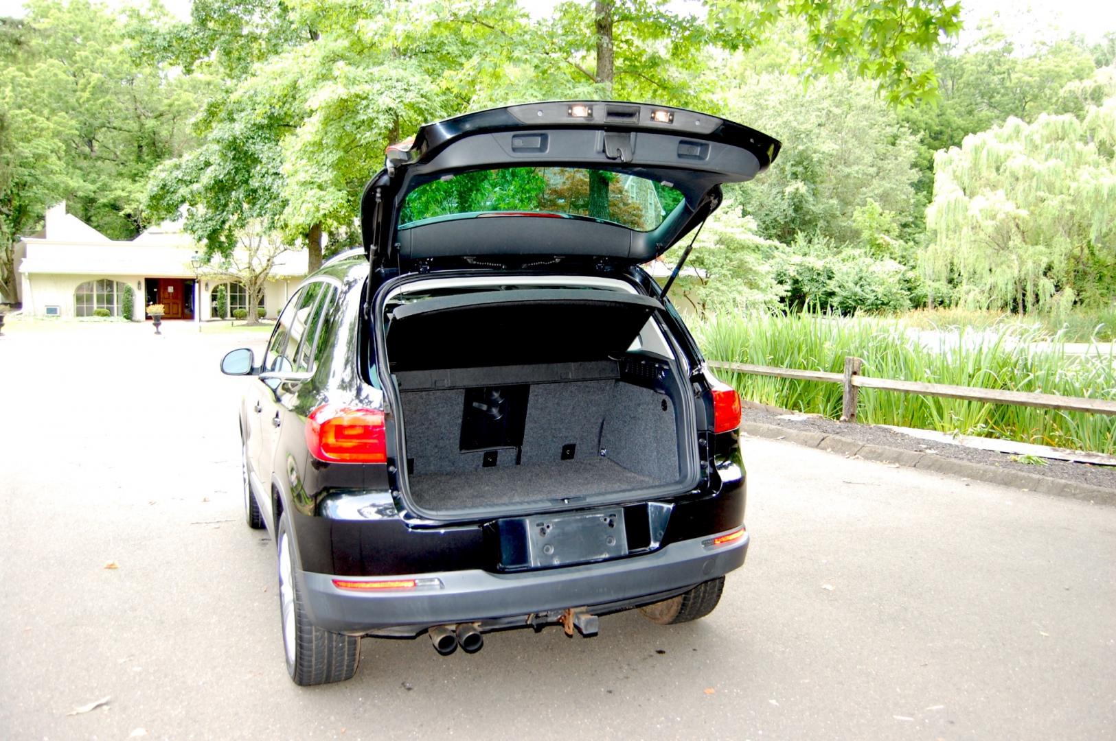 2012 Black /Black Leather Volkswagen Tiguan SE 4Motion (WVGBV7AX8CW) with an 2.0L L4 DOHC 16V TURBO engine, 6-Speed Automatic transmission, located at 6528 Lower York Road, New Hope, PA, 18938, (215) 862-9555, 40.358707, -74.977882 - Here is a very clean, 3 owner, 2012 Volkswagen Tiguan SE with AWD..powered by a 2.0 Liter 4 cylinder turbocharged engine, automatic transmission, keyless entry system, 2 Master keys, black leather interior, tilt wheel, cruise control, power windows, power locks, power mirrors, power moonroof, facto - Photo#8