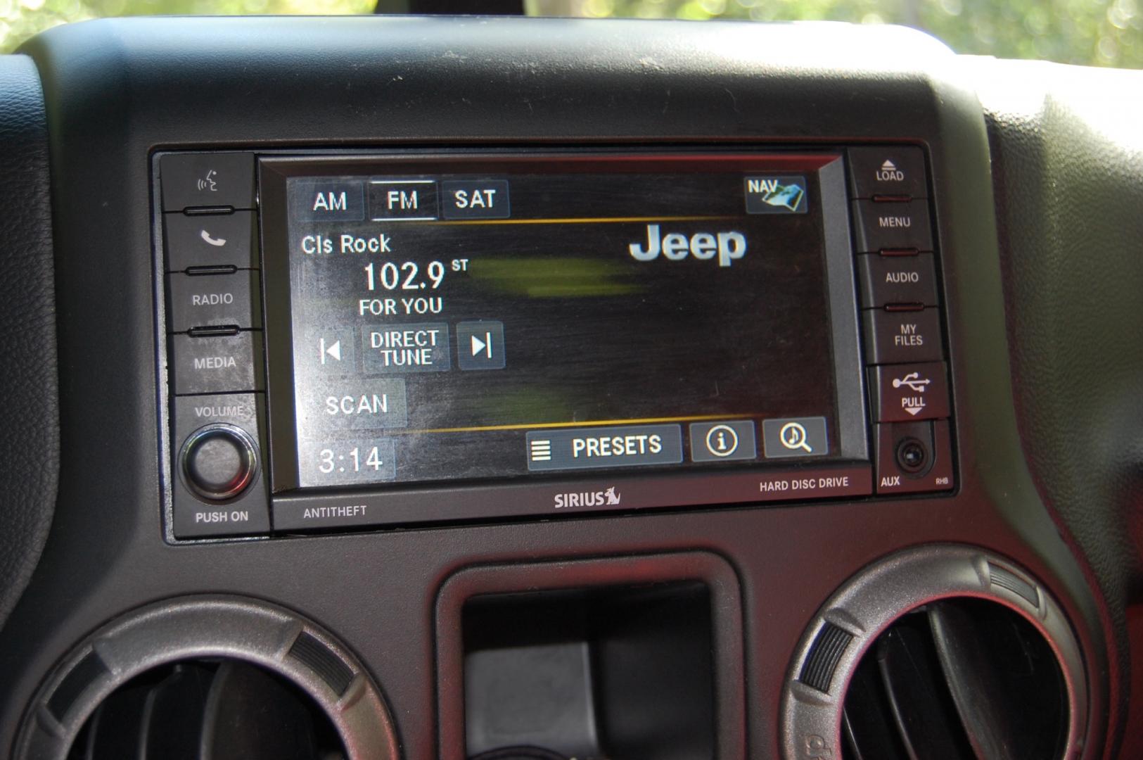 2013 RED /Black cloth Jeep Wrangler Sport (1C4AJWAG2DL) with an 3.6L V6 DOHC 24V FFV engine, Automatic transmission, located at 6528 Lower York Road, New Hope, PA, 18938, (215) 862-9555, 40.358707, -74.977882 - Here for sale is a very cool 2013 Jeep Wrangler sport 2 door. Under the hood is a strong running 3.6 liter V6 which puts power to 2 or 4 wheels via a smooth shifting automatic transmission. Features include; Black cloth interior with red/black seat covers, 2 keys, remote start system, cruise contr - Photo#9