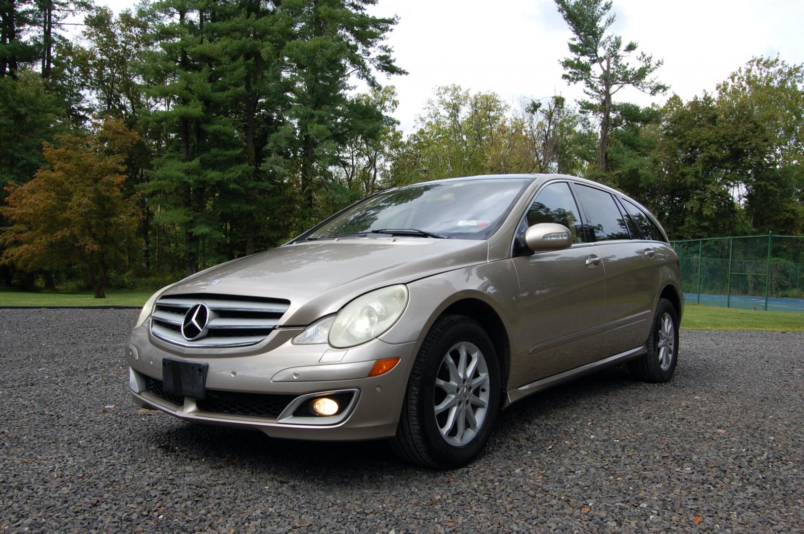 2006 Gold /Tan Leather Mercedes-Benz R-Class R350 (4JGCB65E16A) with an 3.5L V6 DOHC 24V engine, 7-Speed Automatic Overdrive transmission, located at 6528 Lower York Road, New Hope, PA, 18938, (215) 862-9555, 40.358707, -74.977882 - Here we have a 2006 R350 with a 3.5L V6 putting power to all four wheels via an automatic transmission. The interior offers tan leather with wood trim, dual/ rear climate controls, heated front seats, AM/FM/AUX radio with navigation, Harman/Kardon speakers, tilt steering wheel, auto headlights, crui - Photo#0