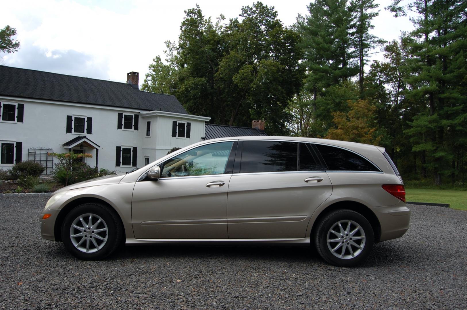 2006 Gold /Tan Leather Mercedes-Benz R-Class R350 (4JGCB65E16A) with an 3.5L V6 DOHC 24V engine, 7-Speed Automatic Overdrive transmission, located at 6528 Lower York Road, New Hope, PA, 18938, (215) 862-9555, 40.358707, -74.977882 - Here we have a 2006 R350 with a 3.5L V6 putting power to all four wheels via an automatic transmission. The interior offers tan leather with wood trim, dual/ rear climate controls, heated front seats, AM/FM/AUX radio with navigation, Harman/Kardon speakers, tilt steering wheel, auto headlights, crui - Photo#1