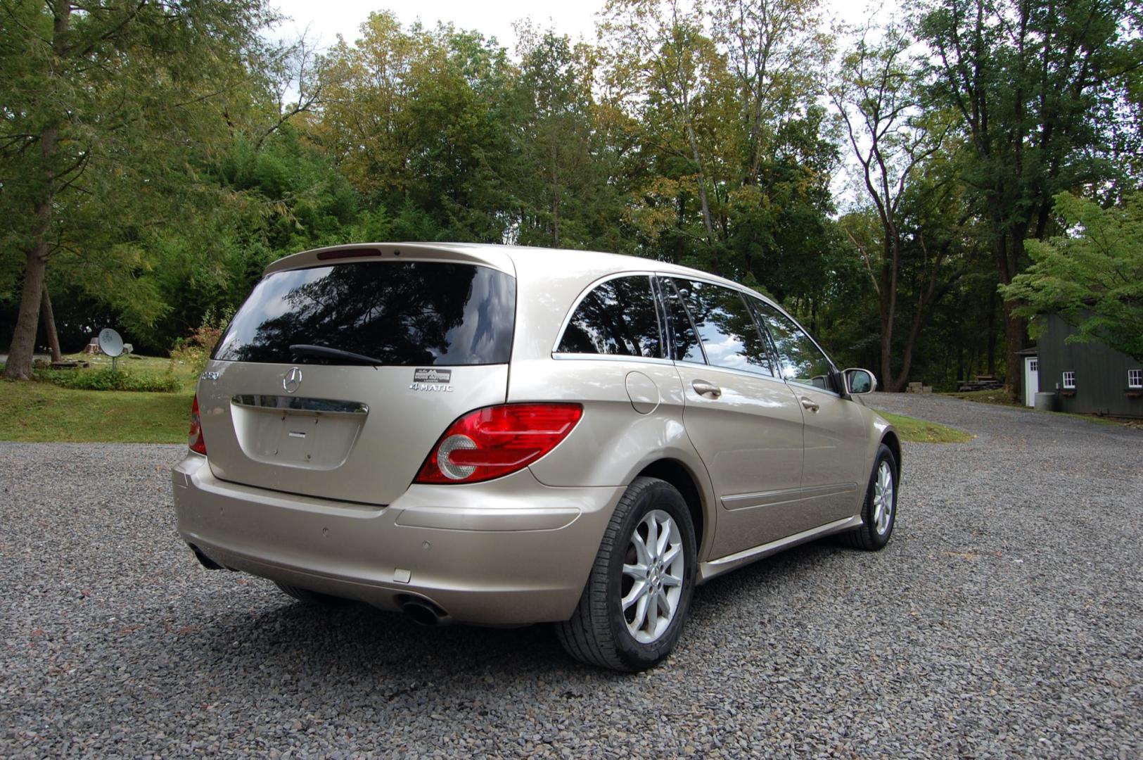 2006 Gold /Tan Leather Mercedes-Benz R-Class R350 (4JGCB65E16A) with an 3.5L V6 DOHC 24V engine, 7-Speed Automatic Overdrive transmission, located at 6528 Lower York Road, New Hope, PA, 18938, (215) 862-9555, 40.358707, -74.977882 - Here we have a 2006 R350 with a 3.5L V6 putting power to all four wheels via an automatic transmission. The interior offers tan leather with wood trim, dual/ rear climate controls, heated front seats, AM/FM/AUX radio with navigation, Harman/Kardon speakers, tilt steering wheel, auto headlights, crui - Photo#4