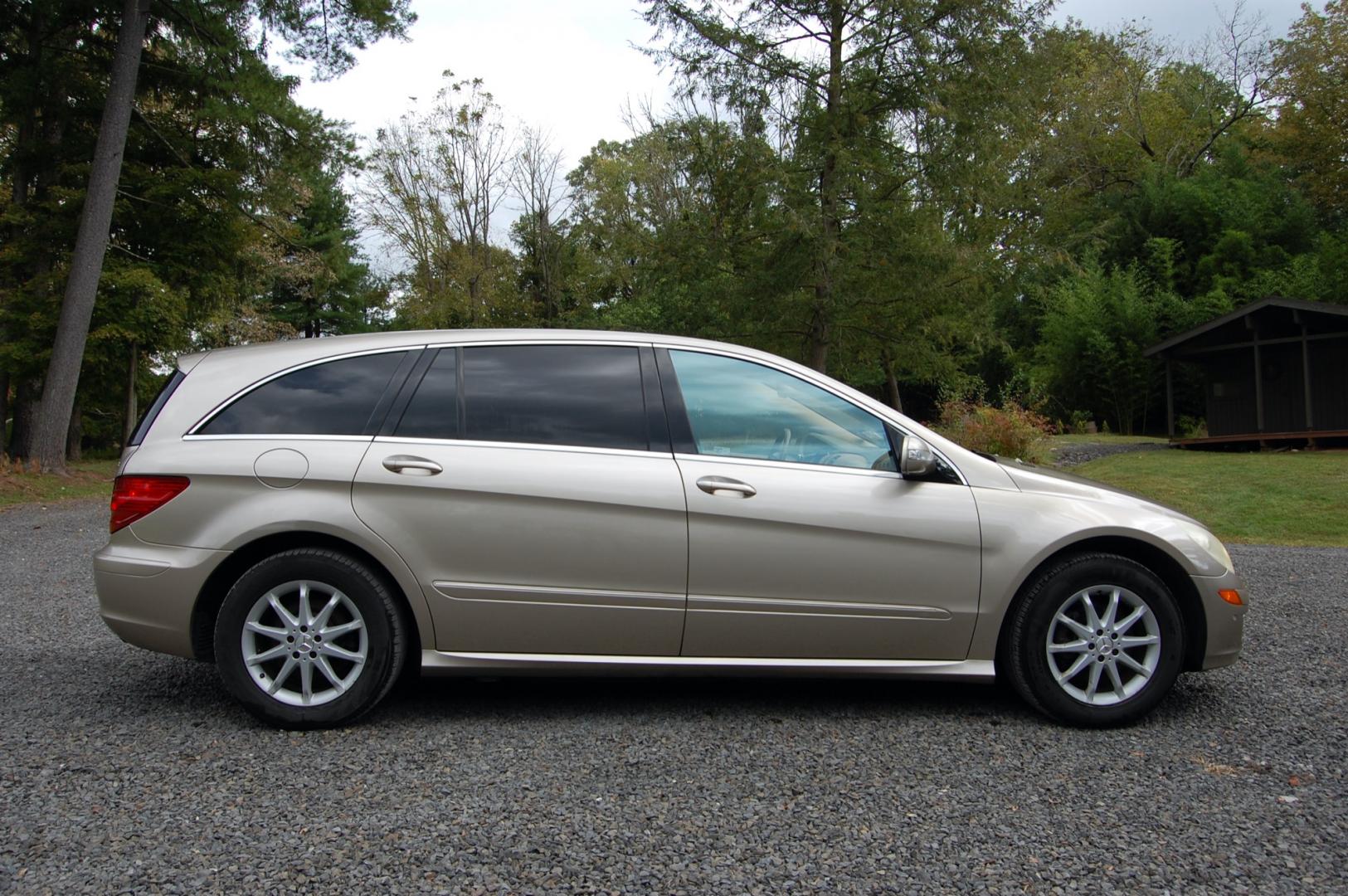 2006 Gold /Tan Leather Mercedes-Benz R-Class R350 (4JGCB65E16A) with an 3.5L V6 DOHC 24V engine, 7-Speed Automatic Overdrive transmission, located at 6528 Lower York Road, New Hope, PA, 18938, (215) 862-9555, 40.358707, -74.977882 - Here we have a 2006 R350 with a 3.5L V6 putting power to all four wheels via an automatic transmission. The interior offers tan leather with wood trim, dual/ rear climate controls, heated front seats, AM/FM/AUX radio with navigation, Harman/Kardon speakers, tilt steering wheel, auto headlights, crui - Photo#5