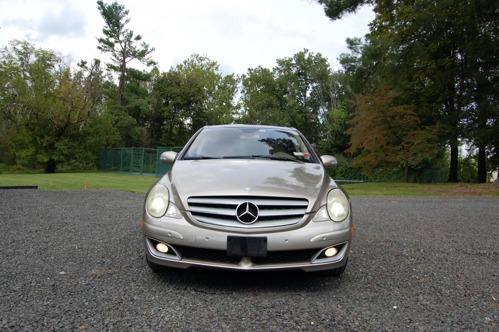 2006 Gold /Tan Leather Mercedes-Benz R-Class R350 (4JGCB65E16A) with an 3.5L V6 DOHC 24V engine, 7-Speed Automatic Overdrive transmission, located at 6528 Lower York Road, New Hope, PA, 18938, (215) 862-9555, 40.358707, -74.977882 - Here we have a 2006 R350 with a 3.5L V6 putting power to all four wheels via an automatic transmission. The interior offers tan leather with wood trim, dual/ rear climate controls, heated front seats, AM/FM/AUX radio with navigation, Harman/Kardon speakers, tilt steering wheel, auto headlights, crui - Photo#7