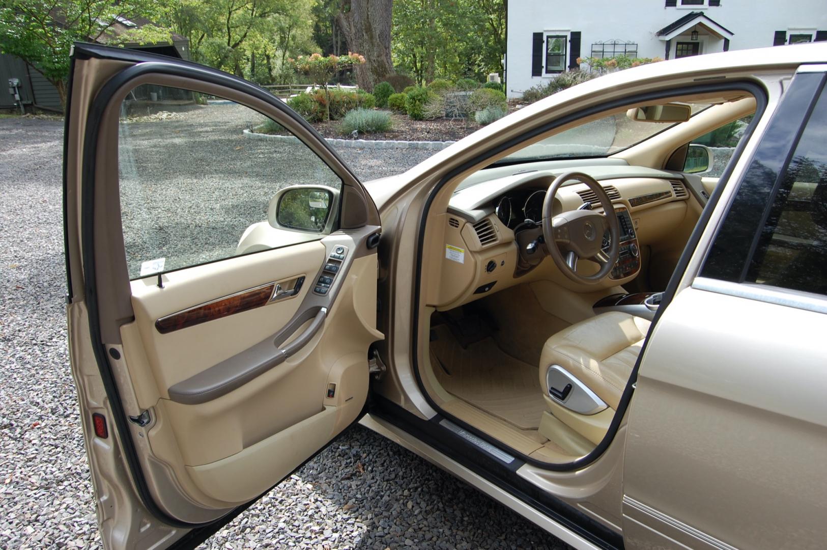 2006 Gold /Tan Leather Mercedes-Benz R-Class R350 (4JGCB65E16A) with an 3.5L V6 DOHC 24V engine, 7-Speed Automatic Overdrive transmission, located at 6528 Lower York Road, New Hope, PA, 18938, (215) 862-9555, 40.358707, -74.977882 - Here we have a 2006 R350 with a 3.5L V6 putting power to all four wheels via an automatic transmission. The interior offers tan leather with wood trim, dual/ rear climate controls, heated front seats, AM/FM/AUX radio with navigation, Harman/Kardon speakers, tilt steering wheel, auto headlights, crui - Photo#8