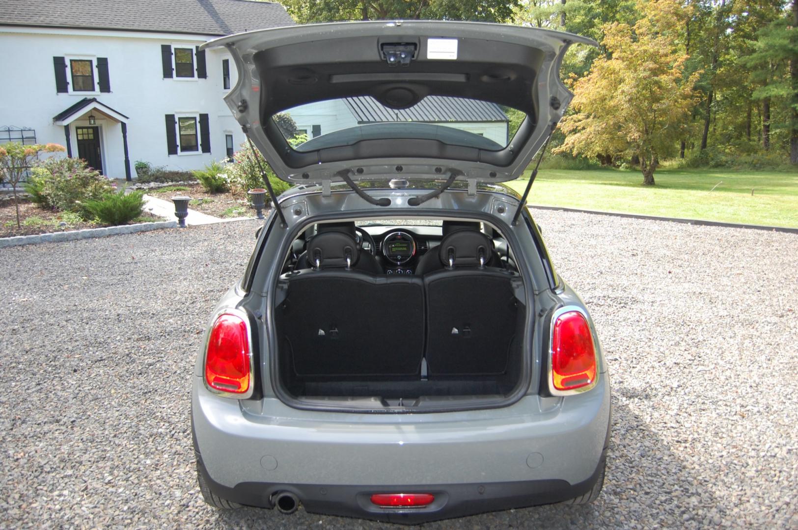 2018 Gray /Black Leather Mini Cooper 3-Door (WMWXP5C5XJ2) with an 1.5L L4 DOHC 16V TURBO engine, Automatic transmission, located at 6528 Lower York Road, New Hope, PA, 18938, (215) 862-9555, 40.358707, -74.977882 - Here we have a beautiful Mini Cooper with a 1.5L turbo engine putting power to the front wheels via an automatic transmission. The interior offers black leather with gray trim, push button start, dual climate controls, AM/FM/AUX/BLUETOOTH radio, back up camera, heated front seats, Mini branded all w - Photo#11