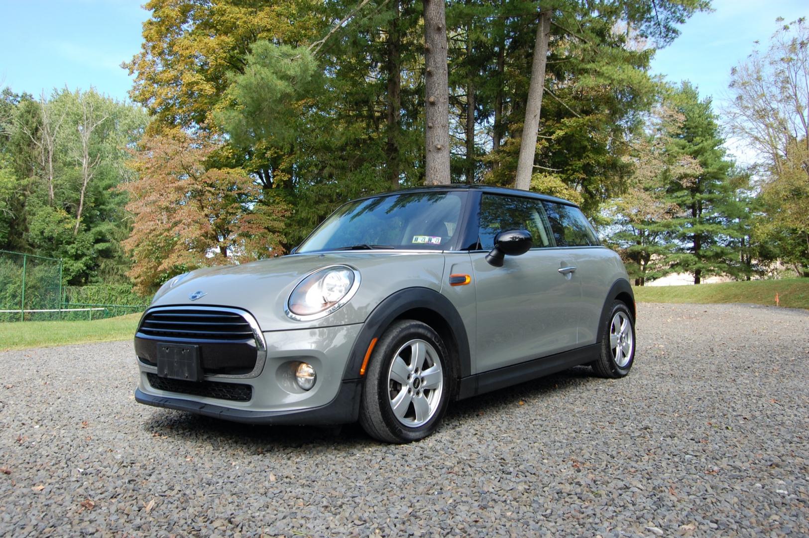 2018 Gray /Black Leather Mini Cooper 3-Door (WMWXP5C5XJ2) with an 1.5L L4 DOHC 16V TURBO engine, Automatic transmission, located at 6528 Lower York Road, New Hope, PA, 18938, (215) 862-9555, 40.358707, -74.977882 - Here we have a beautiful Mini Cooper with a 1.5L turbo engine putting power to the front wheels via an automatic transmission. The interior offers black leather with gray trim, push button start, dual climate controls, AM/FM/AUX/BLUETOOTH radio, back up camera, heated front seats, Mini branded all w - Photo#0