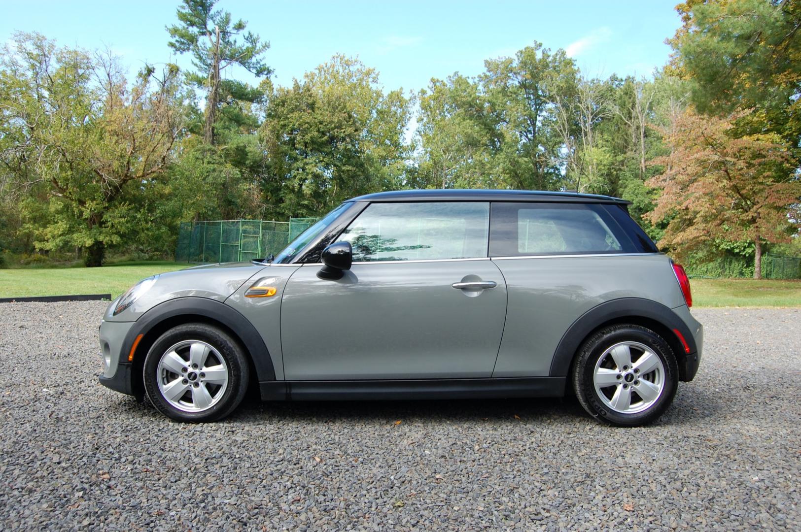 2018 Gray /Black Leather Mini Cooper 3-Door (WMWXP5C5XJ2) with an 1.5L L4 DOHC 16V TURBO engine, Automatic transmission, located at 6528 Lower York Road, New Hope, PA, 18938, (215) 862-9555, 40.358707, -74.977882 - Here we have a beautiful Mini Cooper with a 1.5L turbo engine putting power to the front wheels via an automatic transmission. The interior offers black leather with gray trim, push button start, dual climate controls, AM/FM/AUX/BLUETOOTH radio, back up camera, heated front seats, Mini branded all w - Photo#1