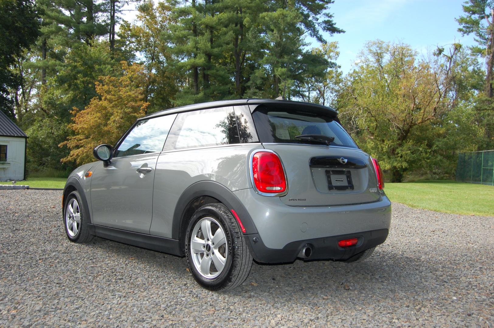 2018 Gray /Black Leather Mini Cooper 3-Door (WMWXP5C5XJ2) with an 1.5L L4 DOHC 16V TURBO engine, Automatic transmission, located at 6528 Lower York Road, New Hope, PA, 18938, (215) 862-9555, 40.358707, -74.977882 - Here we have a beautiful Mini Cooper with a 1.5L turbo engine putting power to the front wheels via an automatic transmission. The interior offers black leather with gray trim, push button start, dual climate controls, AM/FM/AUX/BLUETOOTH radio, back up camera, heated front seats, Mini branded all w - Photo#2