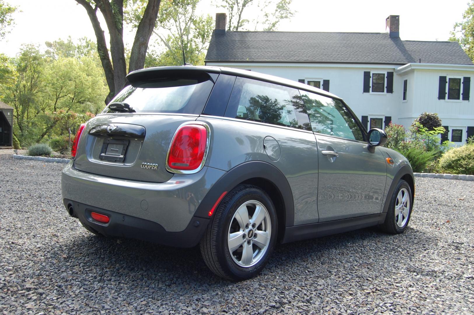 2018 Gray /Black Leather Mini Cooper 3-Door (WMWXP5C5XJ2) with an 1.5L L4 DOHC 16V TURBO engine, Automatic transmission, located at 6528 Lower York Road, New Hope, PA, 18938, (215) 862-9555, 40.358707, -74.977882 - Here we have a beautiful Mini Cooper with a 1.5L turbo engine putting power to the front wheels via an automatic transmission. The interior offers black leather with gray trim, push button start, dual climate controls, AM/FM/AUX/BLUETOOTH radio, back up camera, heated front seats, Mini branded all w - Photo#4