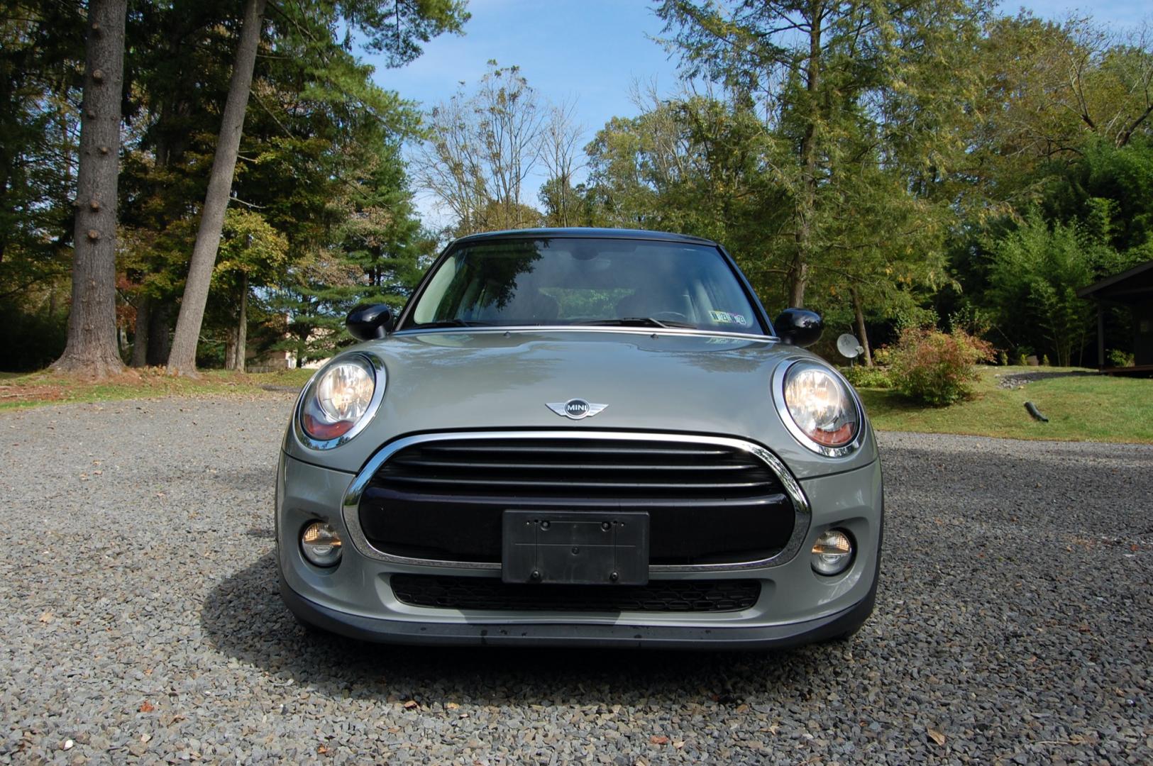 2018 Gray /Black Leather Mini Cooper 3-Door (WMWXP5C5XJ2) with an 1.5L L4 DOHC 16V TURBO engine, Automatic transmission, located at 6528 Lower York Road, New Hope, PA, 18938, (215) 862-9555, 40.358707, -74.977882 - Here we have a beautiful Mini Cooper with a 1.5L turbo engine putting power to the front wheels via an automatic transmission. The interior offers black leather with gray trim, push button start, dual climate controls, AM/FM/AUX/BLUETOOTH radio, back up camera, heated front seats, Mini branded all w - Photo#7