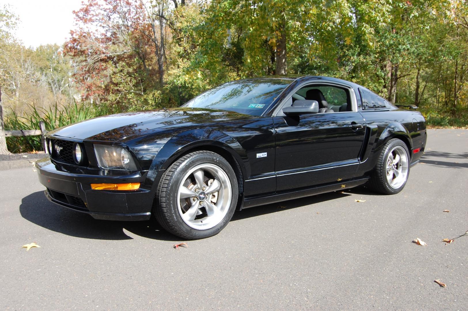 2005 Black /Black leather Ford Mustang GT Premium Coupe (1ZVHT82H455) with an 4.6L V8 SOHC 24V engine, 5 Speed Manual transmission, located at 6528 Lower York Road, New Hope, PA, 18938, (215) 862-9555, 40.358707, -74.977882 - Here we have a beautiful Ford Mustang GT, only 25k original miles, a 4.6L V8 putting power to the rear wheels via a manual 5 speed transmission. The interior offers black leather, keyless entry, heat, A/C, AM/FM/CD/AUX radio, tilt steering wheel, cruise control, power windows, power locks and pow - Photo#1