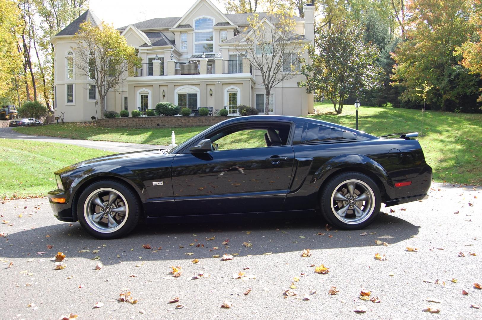 2005 Black /Black leather Ford Mustang GT Premium Coupe (1ZVHT82H455) with an 4.6L V8 SOHC 24V engine, 5 Speed Manual transmission, located at 6528 Lower York Road, New Hope, PA, 18938, (215) 862-9555, 40.358707, -74.977882 - Here we have a beautiful Ford Mustang GT, only 25k original miles, a 4.6L V8 putting power to the rear wheels via a manual 5 speed transmission. The interior offers black leather, keyless entry, heat, A/C, AM/FM/CD/AUX radio, tilt steering wheel, cruise control, power windows, power locks and pow - Photo#7