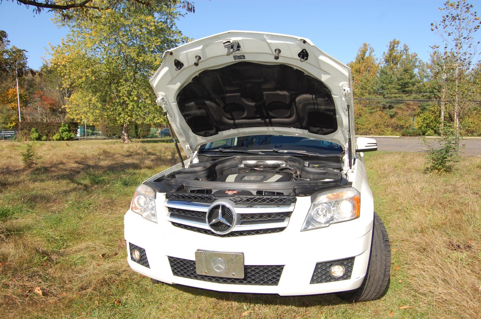 2012 White /Black Leather Mercedes-Benz GLK-Class GLK350 4MATIC (WDCGG8HB2CF) with an 3.5L V6 DOHC 24V engine, 7-Speed Automatic transmission, located at 6528 Lower York Road, New Hope, PA, 18938, (215) 862-9555, 40.358707, -74.977882 - Here is well cared for 2012 Mercedes-Benz GLK 350...All Wheel Drive, powered by a 3.5 Liter V6 engine, automatic transmission, has tilt wheel, cruise control, dual power seats in black leather, wood grain trim, power windows, mirrors, central locking system, dual climate control, AM/FM/CD/Aux sound - Photo#19