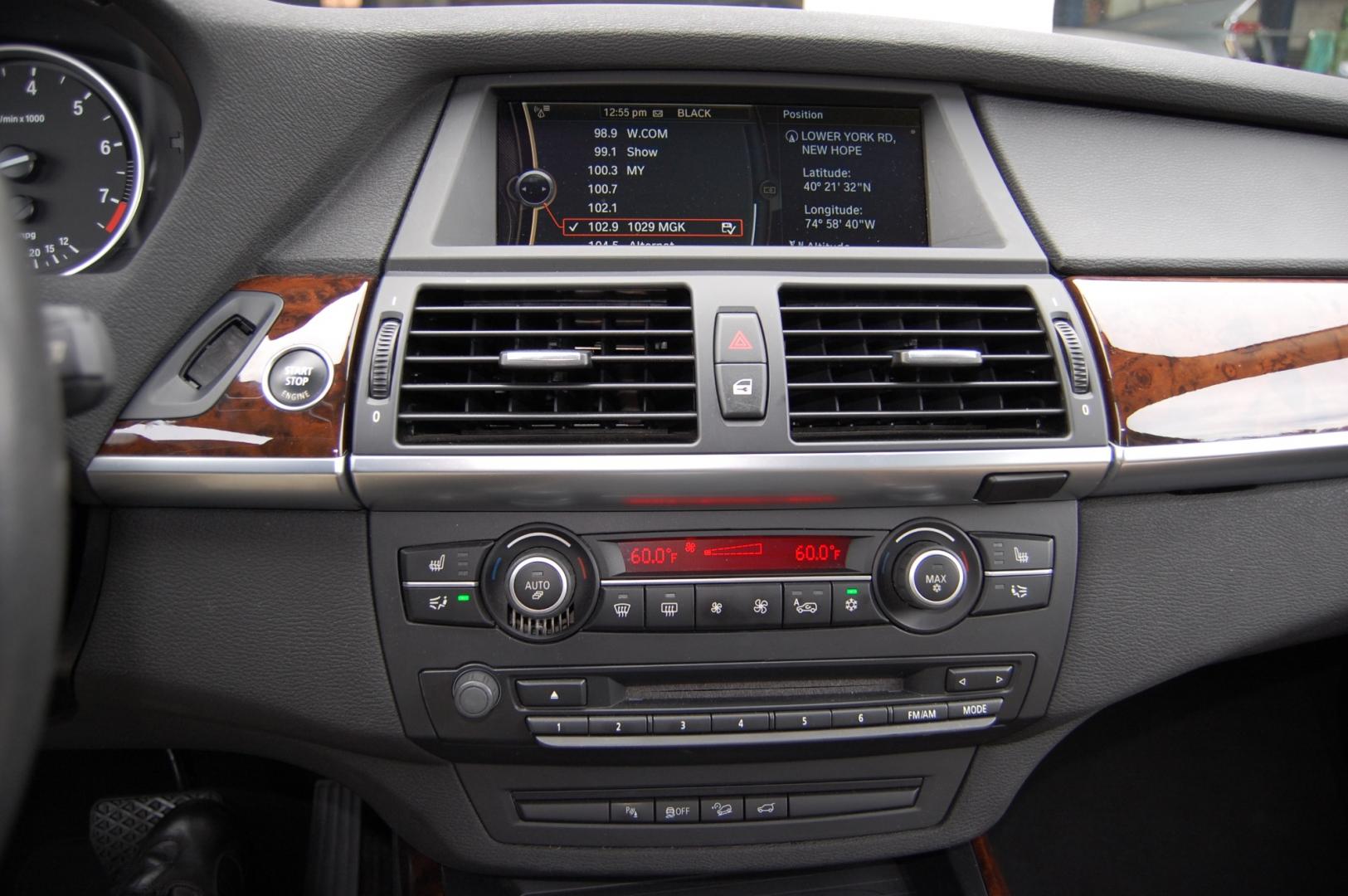 2013 Gray /Ivory Leather BMW X5 xDrive35i (5UXZV4C55D0) with an 3.0L L6 DOHC 24V turbocharged engine, 6-Speed Automatic transmission, located at 6528 Lower York Road, New Hope, PA, 18938, (215) 862-9555, 40.358707, -74.977882 - Here for sale is a very nice 2013 BMW X5 35i in Space Gray. Under the hood is a strong running 3.0 liter turbocharged inline 6 cylinder engine which puts power to the AWD system via a smooth shifting automatic transmission. Features include; Ivory Leather interior, wood grain trim, keyless entry s - Photo#11