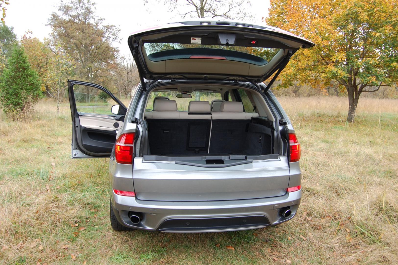 2013 Gray /Ivory Leather BMW X5 xDrive35i (5UXZV4C55D0) with an 3.0L L6 DOHC 24V turbocharged engine, 6-Speed Automatic transmission, located at 6528 Lower York Road, New Hope, PA, 18938, (215) 862-9555, 40.358707, -74.977882 - Here for sale is a very nice 2013 BMW X5 35i in Space Gray. Under the hood is a strong running 3.0 liter turbocharged inline 6 cylinder engine which puts power to the AWD system via a smooth shifting automatic transmission. Features include; Ivory Leather interior, wood grain trim, keyless entry s - Photo#17