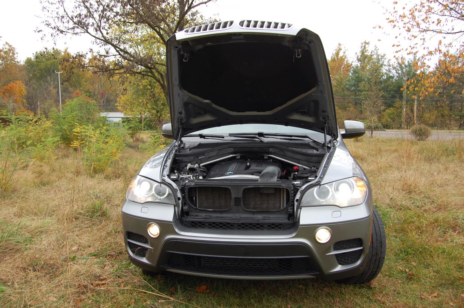 2013 Gray /Ivory Leather BMW X5 xDrive35i (5UXZV4C55D0) with an 3.0L L6 DOHC 24V turbocharged engine, 6-Speed Automatic transmission, located at 6528 Lower York Road, New Hope, PA, 18938, (215) 862-9555, 40.358707, -74.977882 - Here for sale is a very nice 2013 BMW X5 35i in Space Gray. Under the hood is a strong running 3.0 liter turbocharged inline 6 cylinder engine which puts power to the AWD system via a smooth shifting automatic transmission. Features include; Ivory Leather interior, wood grain trim, keyless entry s - Photo#24