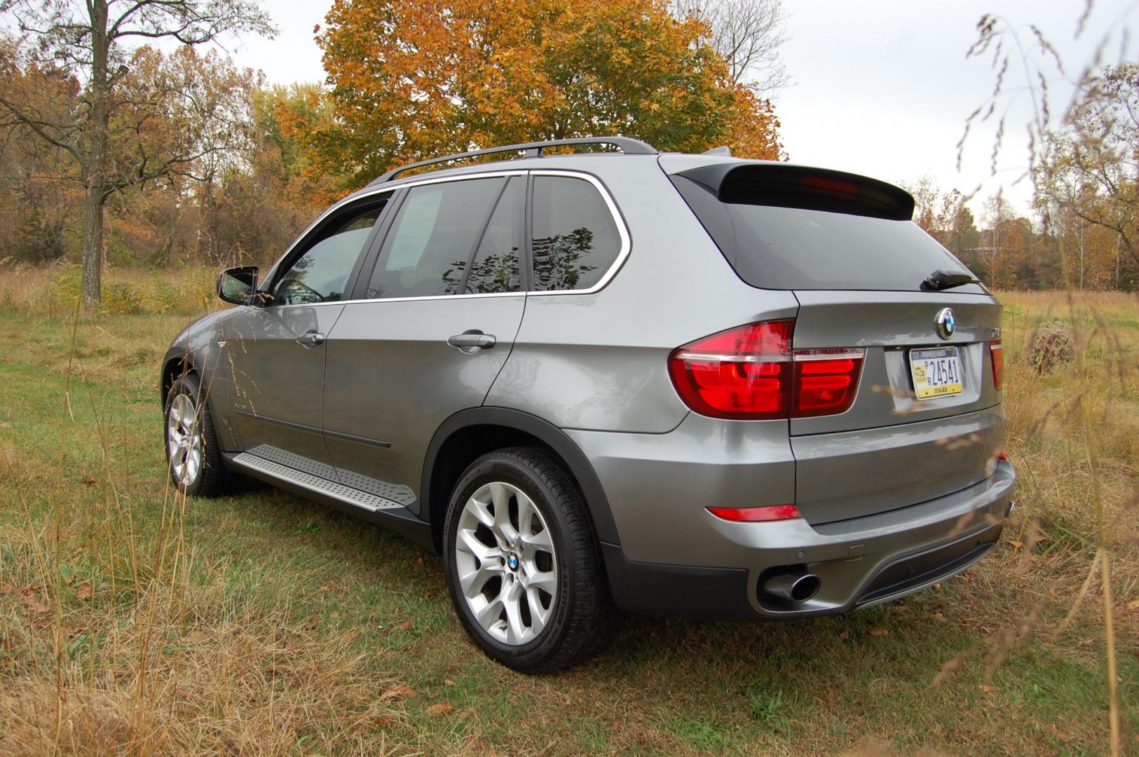 2013 Gray /Ivory Leather BMW X5 xDrive35i (5UXZV4C55D0) with an 3.0L L6 DOHC 24V turbocharged engine, 6-Speed Automatic transmission, located at 6528 Lower York Road, New Hope, PA, 18938, (215) 862-9555, 40.358707, -74.977882 - Here for sale is a very nice 2013 BMW X5 35i in Space Gray. Under the hood is a strong running 3.0 liter turbocharged inline 6 cylinder engine which puts power to the AWD system via a smooth shifting automatic transmission. Features include; Ivory Leather interior, wood grain trim, keyless entry s - Photo#5