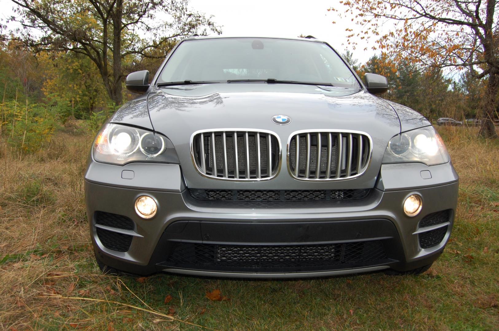 2013 Gray /Ivory Leather BMW X5 xDrive35i (5UXZV4C55D0) with an 3.0L L6 DOHC 24V turbocharged engine, 6-Speed Automatic transmission, located at 6528 Lower York Road, New Hope, PA, 18938, (215) 862-9555, 40.358707, -74.977882 - Here for sale is a very nice 2013 BMW X5 35i in Space Gray. Under the hood is a strong running 3.0 liter turbocharged inline 6 cylinder engine which puts power to the AWD system via a smooth shifting automatic transmission. Features include; Ivory Leather interior, wood grain trim, keyless entry s - Photo#6