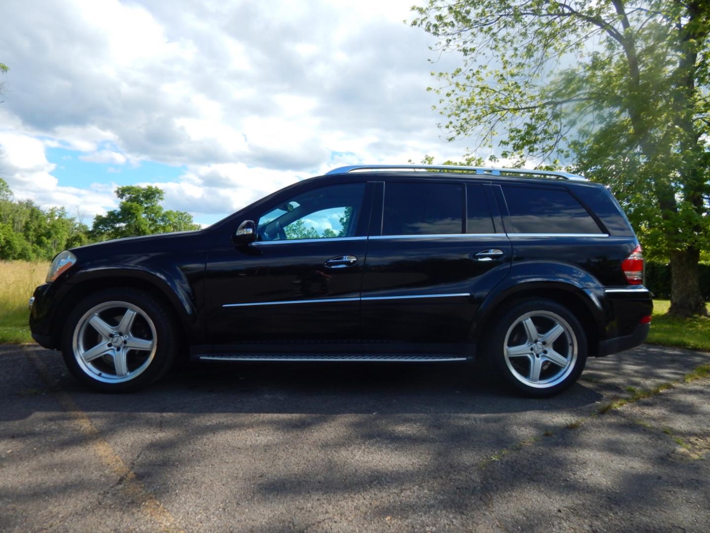 2008 Black /Tan leather Mercedes-Benz GL-Class GL550 (4JGBF86E28A) with an 5.5L V8 DOHC 32V engine, 7-Speed Automatic Overdrive transmission, located at 6528 Lower York Road, New Hope, PA, 18938, (215) 862-9555, 40.358707, -74.977882 - Here we have a beautiful Mercedes GL 550 with a 5.5L V8 putting power to all 4 wheel via a smooth shifting automatic transmission. Options include: tan leather, wood trim, keyless entry, dual power front seats, dual plus rear climate controls, heated seats, AM/FM/SAT/6CD/AUX radio, aftermarket rear - Photo#1