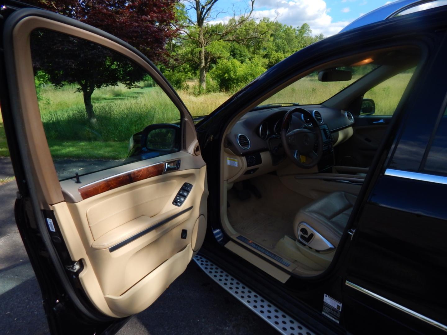 2008 Black /Tan leather Mercedes-Benz GL-Class GL550 (4JGBF86E28A) with an 5.5L V8 DOHC 32V engine, 7-Speed Automatic Overdrive transmission, located at 6528 Lower York Road, New Hope, PA, 18938, (215) 862-9555, 40.358707, -74.977882 - Here we have a beautiful Mercedes GL 550 with a 5.5L V8 putting power to all 4 wheel via a smooth shifting automatic transmission. Options include: tan leather, wood trim, keyless entry, dual power front seats, dual plus rear climate controls, heated seats, AM/FM/SAT/6CD/AUX radio, aftermarket rear - Photo#9