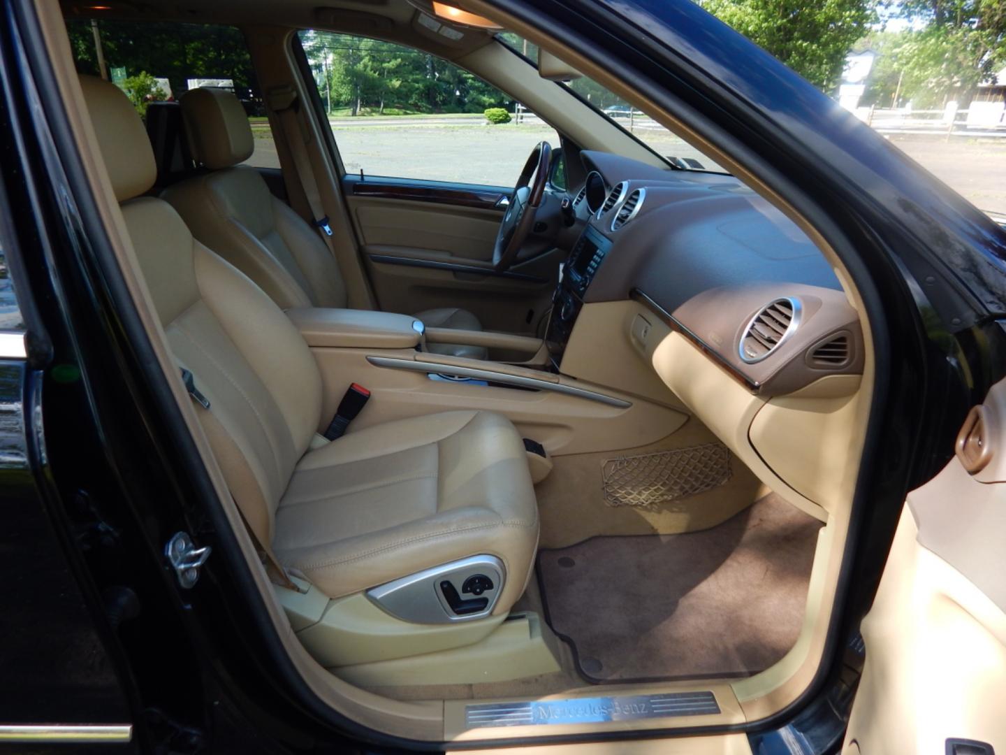 2008 Black /Tan leather Mercedes-Benz GL-Class GL550 (4JGBF86E28A) with an 5.5L V8 DOHC 32V engine, 7-Speed Automatic Overdrive transmission, located at 6528 Lower York Road, New Hope, PA, 18938, (215) 862-9555, 40.358707, -74.977882 - Here we have a beautiful Mercedes GL 550 with a 5.5L V8 putting power to all 4 wheel via a smooth shifting automatic transmission. Options include: tan leather, wood trim, keyless entry, dual power front seats, dual plus rear climate controls, heated seats, AM/FM/SAT/6CD/AUX radio, aftermarket rear - Photo#20