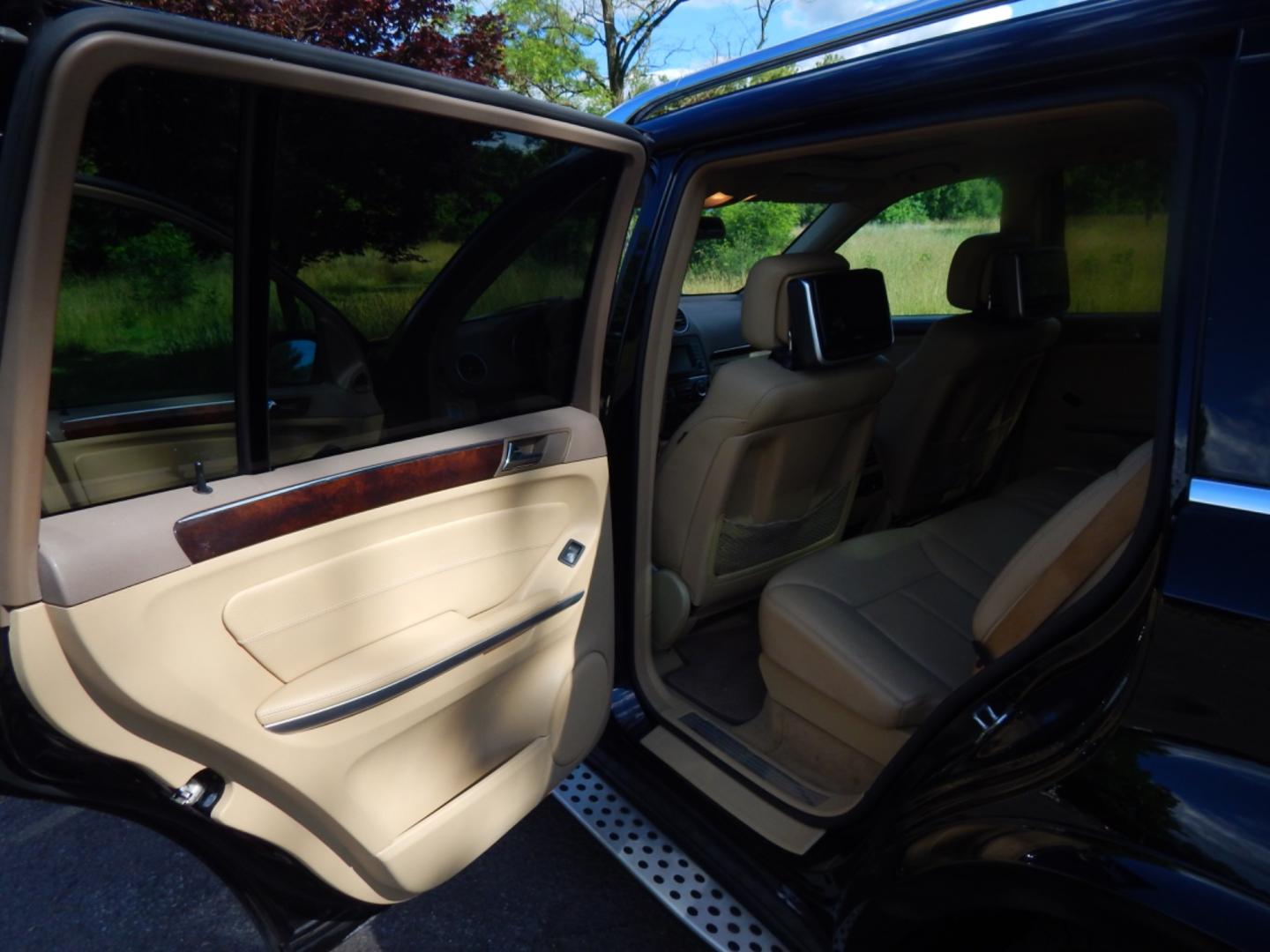 2008 Black /Tan leather Mercedes-Benz GL-Class GL550 (4JGBF86E28A) with an 5.5L V8 DOHC 32V engine, 7-Speed Automatic Overdrive transmission, located at 6528 Lower York Road, New Hope, PA, 18938, (215) 862-9555, 40.358707, -74.977882 - Here we have a beautiful Mercedes GL 550 with a 5.5L V8 putting power to all 4 wheel via a smooth shifting automatic transmission. Options include: tan leather, wood trim, keyless entry, dual power front seats, dual plus rear climate controls, heated seats, AM/FM/SAT/6CD/AUX radio, aftermarket rear - Photo#11