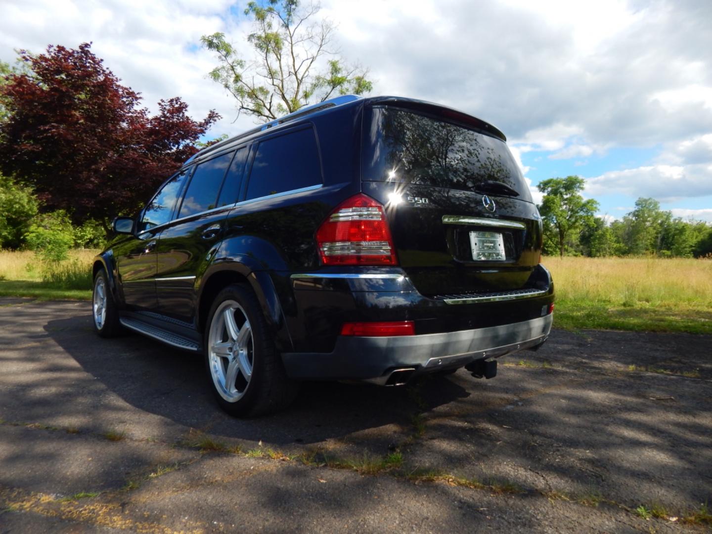 2008 Black /Tan leather Mercedes-Benz GL-Class GL550 (4JGBF86E28A) with an 5.5L V8 DOHC 32V engine, 7-Speed Automatic Overdrive transmission, located at 6528 Lower York Road, New Hope, PA, 18938, (215) 862-9555, 40.358707, -74.977882 - Here we have a beautiful Mercedes GL 550 with a 5.5L V8 putting power to all 4 wheel via a smooth shifting automatic transmission. Options include: tan leather, wood trim, keyless entry, dual power front seats, dual plus rear climate controls, heated seats, AM/FM/SAT/6CD/AUX radio, aftermarket rear - Photo#2