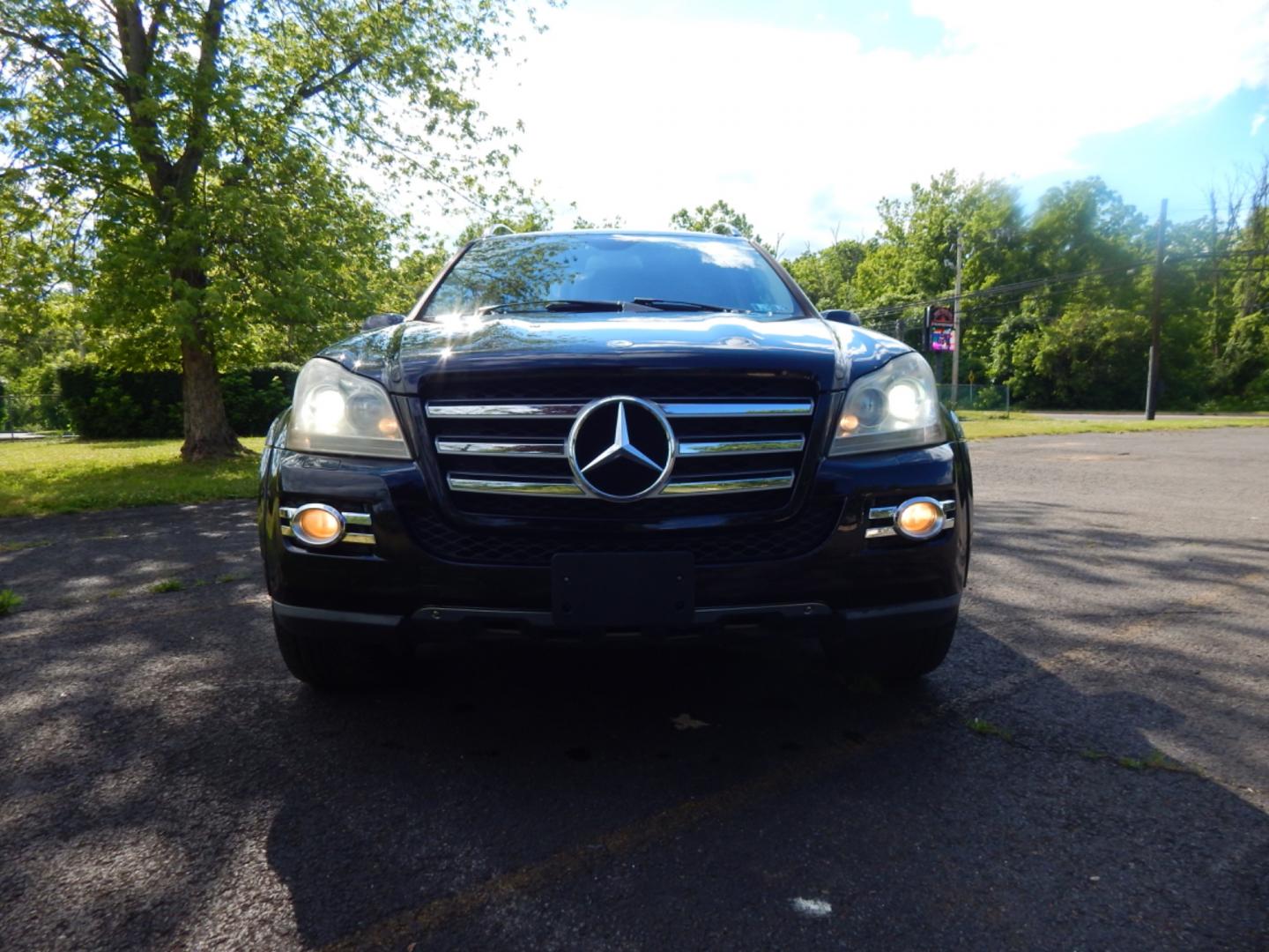 2008 Black /Tan leather Mercedes-Benz GL-Class GL550 (4JGBF86E28A) with an 5.5L V8 DOHC 32V engine, 7-Speed Automatic Overdrive transmission, located at 6528 Lower York Road, New Hope, PA, 18938, (215) 862-9555, 40.358707, -74.977882 - Here we have a beautiful Mercedes GL 550 with a 5.5L V8 putting power to all 4 wheel via a smooth shifting automatic transmission. Options include: tan leather, wood trim, keyless entry, dual power front seats, dual plus rear climate controls, heated seats, AM/FM/SAT/6CD/AUX radio, aftermarket rear - Photo#7