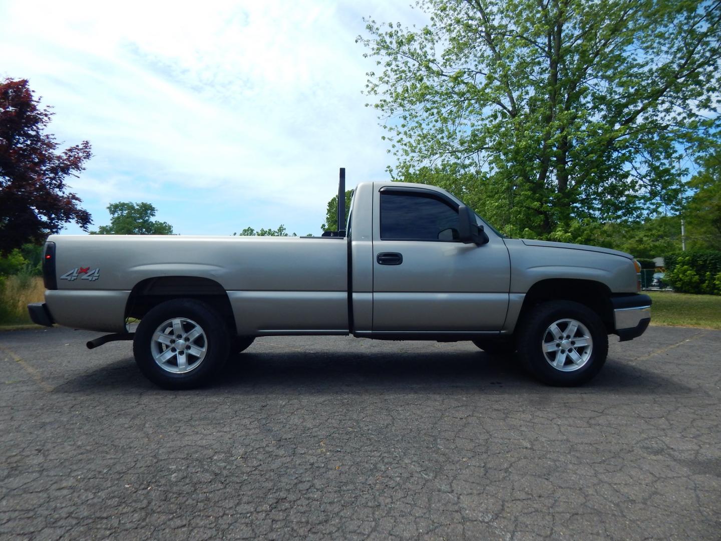 2003 Gray /Gray Cloth Chevrolet Silverado 1500 Long Bed 4WD (1GCEK14V93Z) with an 4.8L V8 OHV 16V engine, Automatic transmission, located at 6528 Lower York Road, New Hope, PA, 18938, (215) 862-9555, 40.358707, -74.977882 - Here we have a great running and driving 2003 Chevy Silverado 1500 with a 4.8L V8 putting power to a 4x4 automatic transmission. Options include: gray cloth, dual climate controls, Kenwood head unit for radio, reverse camera, bench seat, aftermarket window tint, tilt steering wheel, roll up windows, - Photo#6