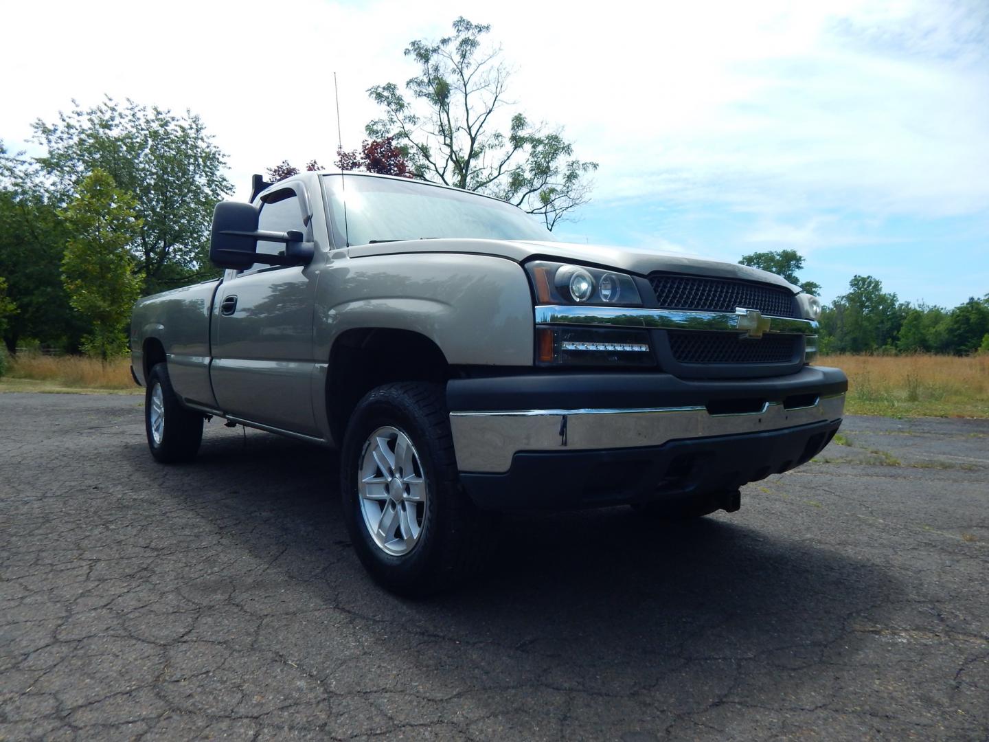 2003 Gray /Gray Cloth Chevrolet Silverado 1500 Long Bed 4WD (1GCEK14V93Z) with an 4.8L V8 OHV 16V engine, Automatic transmission, located at 6528 Lower York Road, New Hope, PA, 18938, (215) 862-9555, 40.358707, -74.977882 - Here we have a great running and driving 2003 Chevy Silverado 1500 with a 4.8L V8 putting power to a 4x4 automatic transmission. Options include: gray cloth, dual climate controls, Kenwood head unit for radio, reverse camera, bench seat, aftermarket window tint, tilt steering wheel, roll up windows, - Photo#7