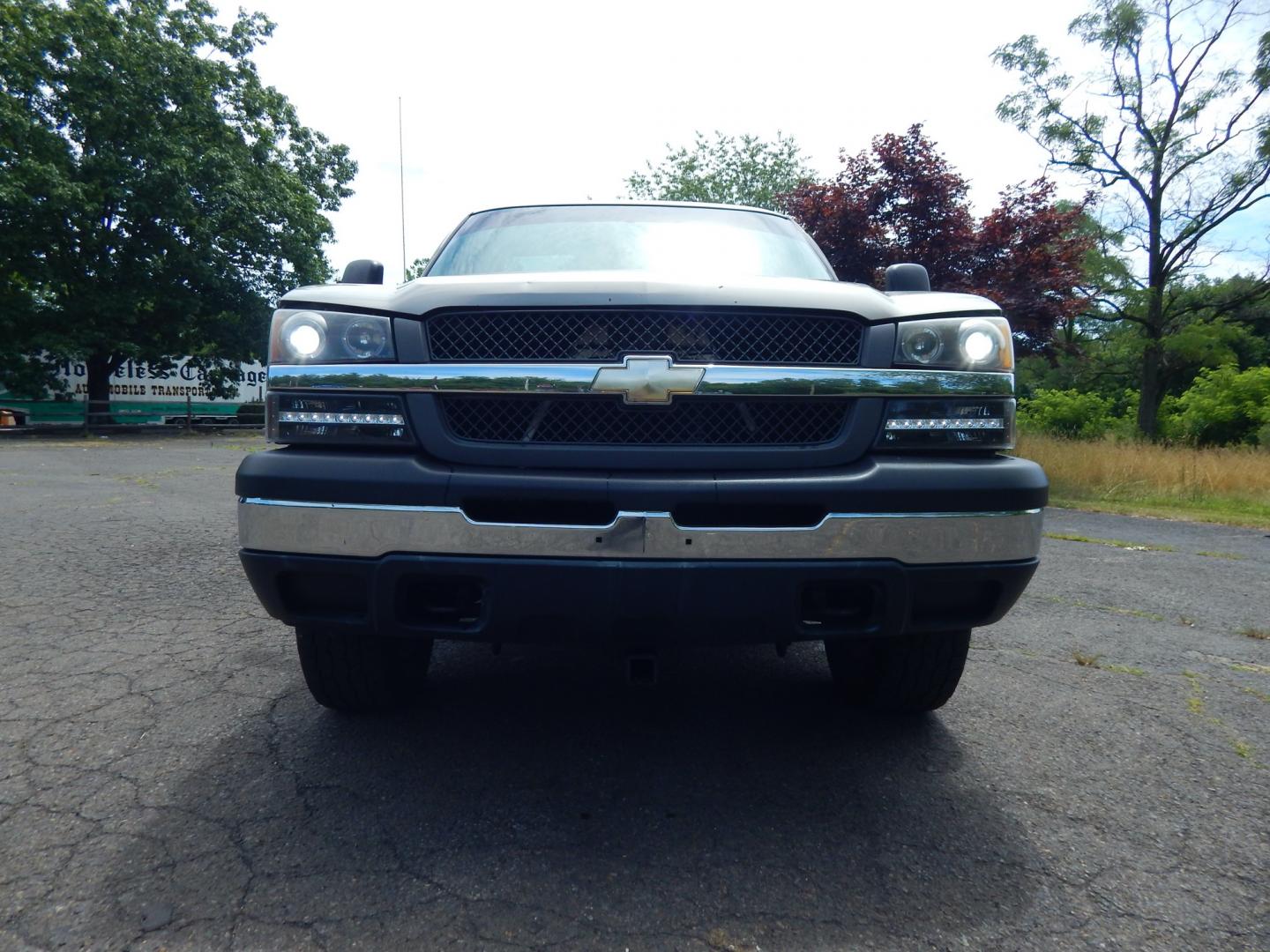 2003 Gray /Gray Cloth Chevrolet Silverado 1500 Long Bed 4WD (1GCEK14V93Z) with an 4.8L V8 OHV 16V engine, Automatic transmission, located at 6528 Lower York Road, New Hope, PA, 18938, (215) 862-9555, 40.358707, -74.977882 - Here we have a great running and driving 2003 Chevy Silverado 1500 with a 4.8L V8 putting power to a 4x4 automatic transmission. Options include: gray cloth, dual climate controls, Kenwood head unit for radio, reverse camera, bench seat, aftermarket window tint, tilt steering wheel, roll up windows, - Photo#9