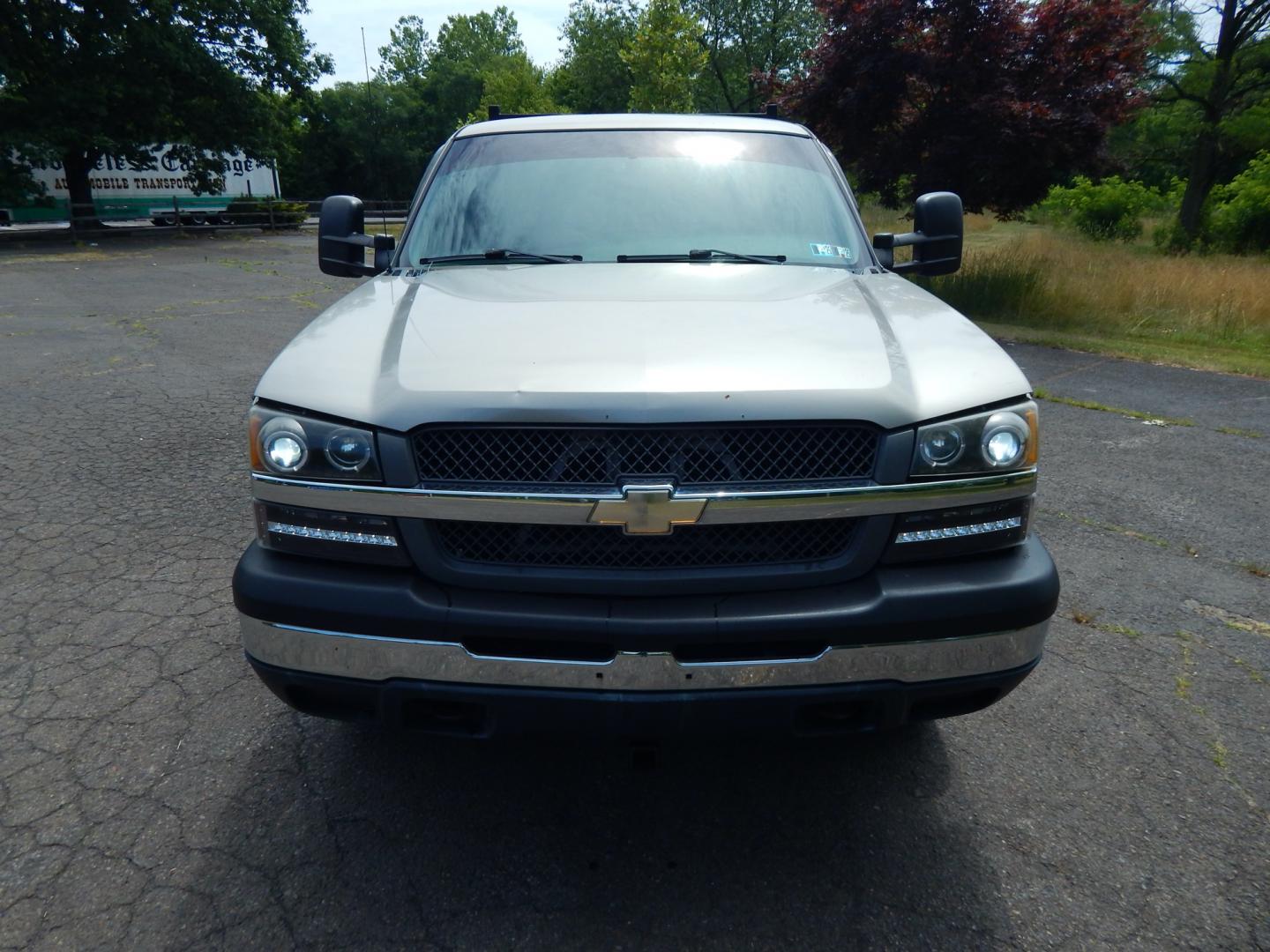 2003 Gray /Gray Cloth Chevrolet Silverado 1500 Long Bed 4WD (1GCEK14V93Z) with an 4.8L V8 OHV 16V engine, Automatic transmission, located at 6528 Lower York Road, New Hope, PA, 18938, (215) 862-9555, 40.358707, -74.977882 - Here we have a great running and driving 2003 Chevy Silverado 1500 with a 4.8L V8 putting power to a 4x4 automatic transmission. Options include: gray cloth, dual climate controls, Kenwood head unit for radio, reverse camera, bench seat, aftermarket window tint, tilt steering wheel, roll up windows, - Photo#8