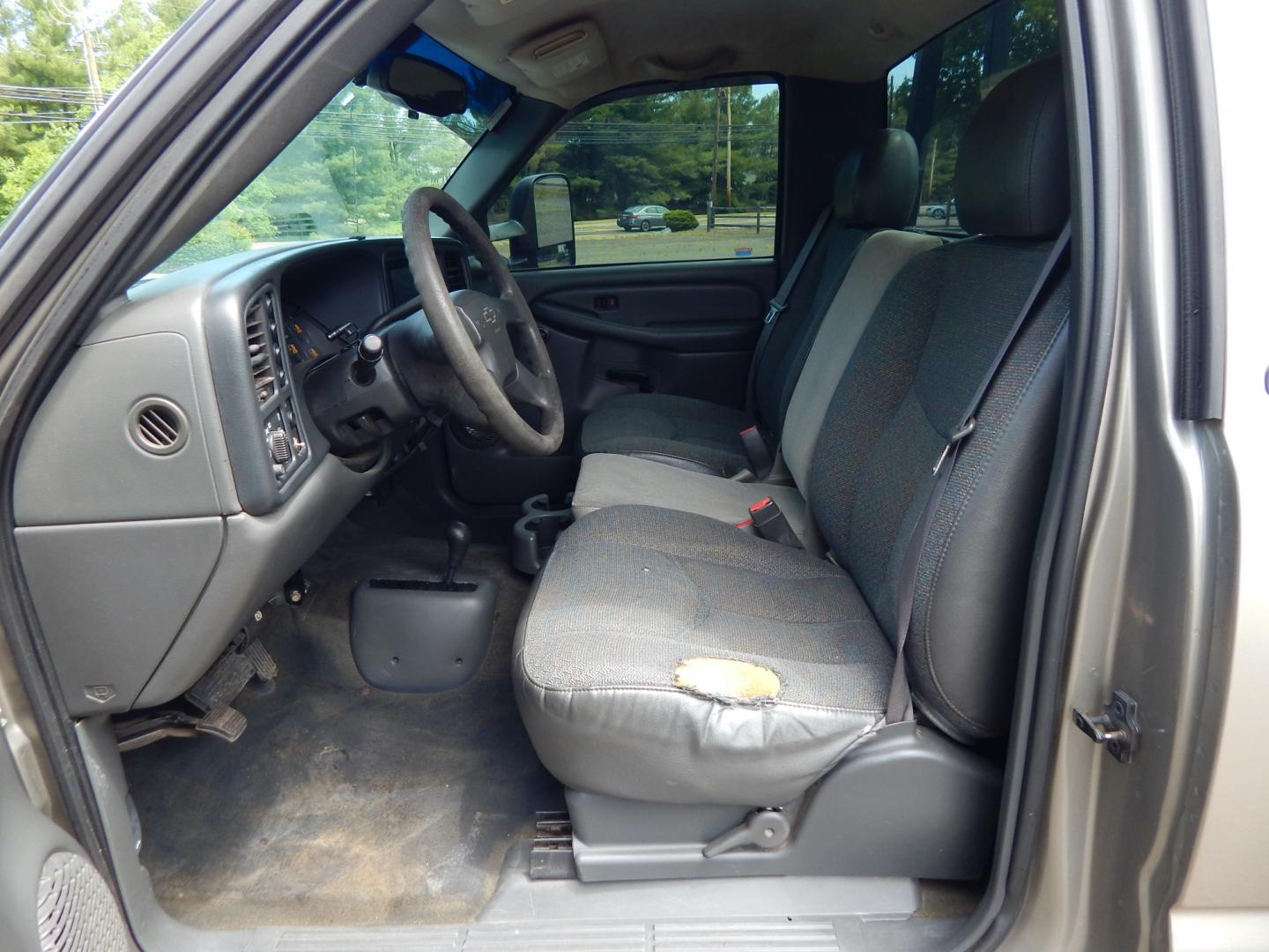 2003 Gray /Gray Cloth Chevrolet Silverado 1500 Long Bed 4WD (1GCEK14V93Z) with an 4.8L V8 OHV 16V engine, Automatic transmission, located at 6528 Lower York Road, New Hope, PA, 18938, (215) 862-9555, 40.358707, -74.977882 - Here we have a great running and driving 2003 Chevy Silverado 1500 with a 4.8L V8 putting power to a 4x4 automatic transmission. Options include: gray cloth, dual climate controls, Kenwood head unit for radio, reverse camera, bench seat, aftermarket window tint, tilt steering wheel, roll up windows, - Photo#16