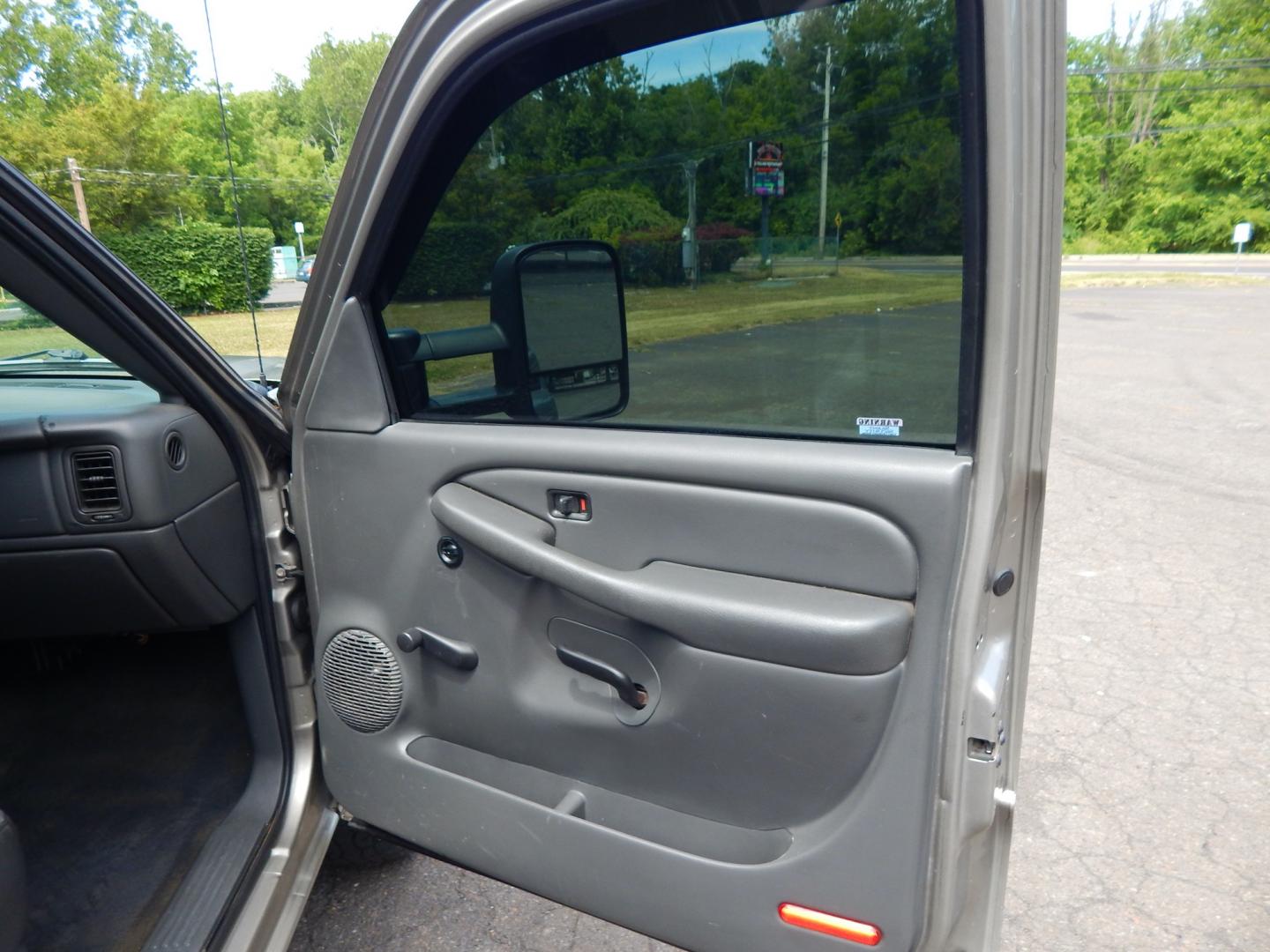 2003 Gray /Gray Cloth Chevrolet Silverado 1500 Long Bed 4WD (1GCEK14V93Z) with an 4.8L V8 OHV 16V engine, Automatic transmission, located at 6528 Lower York Road, New Hope, PA, 18938, (215) 862-9555, 40.358707, -74.977882 - Here we have a great running and driving 2003 Chevy Silverado 1500 with a 4.8L V8 putting power to a 4x4 automatic transmission. Options include: gray cloth, dual climate controls, Kenwood head unit for radio, reverse camera, bench seat, aftermarket window tint, tilt steering wheel, roll up windows, - Photo#17