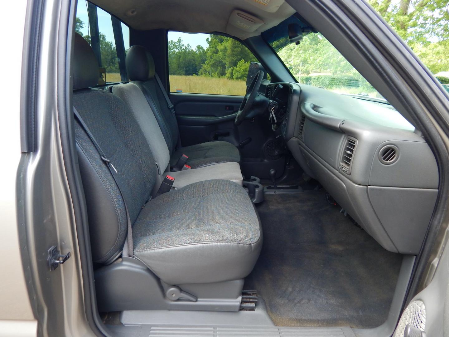 2003 Gray /Gray Cloth Chevrolet Silverado 1500 Long Bed 4WD (1GCEK14V93Z) with an 4.8L V8 OHV 16V engine, Automatic transmission, located at 6528 Lower York Road, New Hope, PA, 18938, (215) 862-9555, 40.358707, -74.977882 - Here we have a great running and driving 2003 Chevy Silverado 1500 with a 4.8L V8 putting power to a 4x4 automatic transmission. Options include: gray cloth, dual climate controls, Kenwood head unit for radio, reverse camera, bench seat, aftermarket window tint, tilt steering wheel, roll up windows, - Photo#18