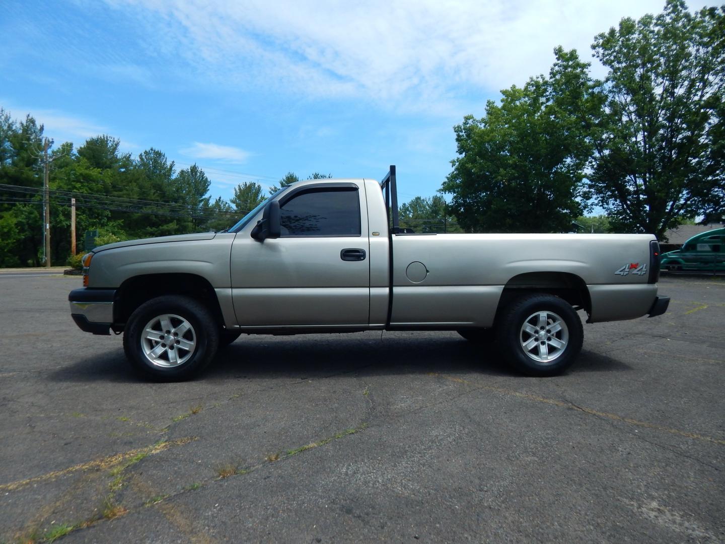 2003 Gray /Gray Cloth Chevrolet Silverado 1500 Long Bed 4WD (1GCEK14V93Z) with an 4.8L V8 OHV 16V engine, Automatic transmission, located at 6528 Lower York Road, New Hope, PA, 18938, (215) 862-9555, 40.358707, -74.977882 - Here we have a great running and driving 2003 Chevy Silverado 1500 with a 4.8L V8 putting power to a 4x4 automatic transmission. Options include: gray cloth, dual climate controls, Kenwood head unit for radio, reverse camera, bench seat, aftermarket window tint, tilt steering wheel, roll up windows, - Photo#1