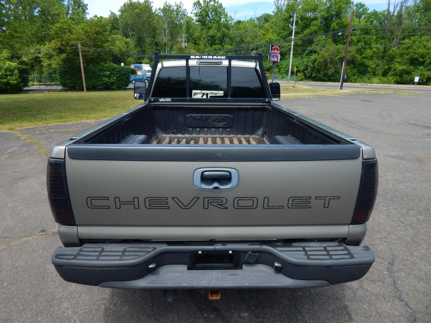 2003 Gray /Gray Cloth Chevrolet Silverado 1500 Long Bed 4WD (1GCEK14V93Z) with an 4.8L V8 OHV 16V engine, Automatic transmission, located at 6528 Lower York Road, New Hope, PA, 18938, (215) 862-9555, 40.358707, -74.977882 - Here we have a great running and driving 2003 Chevy Silverado 1500 with a 4.8L V8 putting power to a 4x4 automatic transmission. Options include: gray cloth, dual climate controls, Kenwood head unit for radio, reverse camera, bench seat, aftermarket window tint, tilt steering wheel, roll up windows, - Photo#4