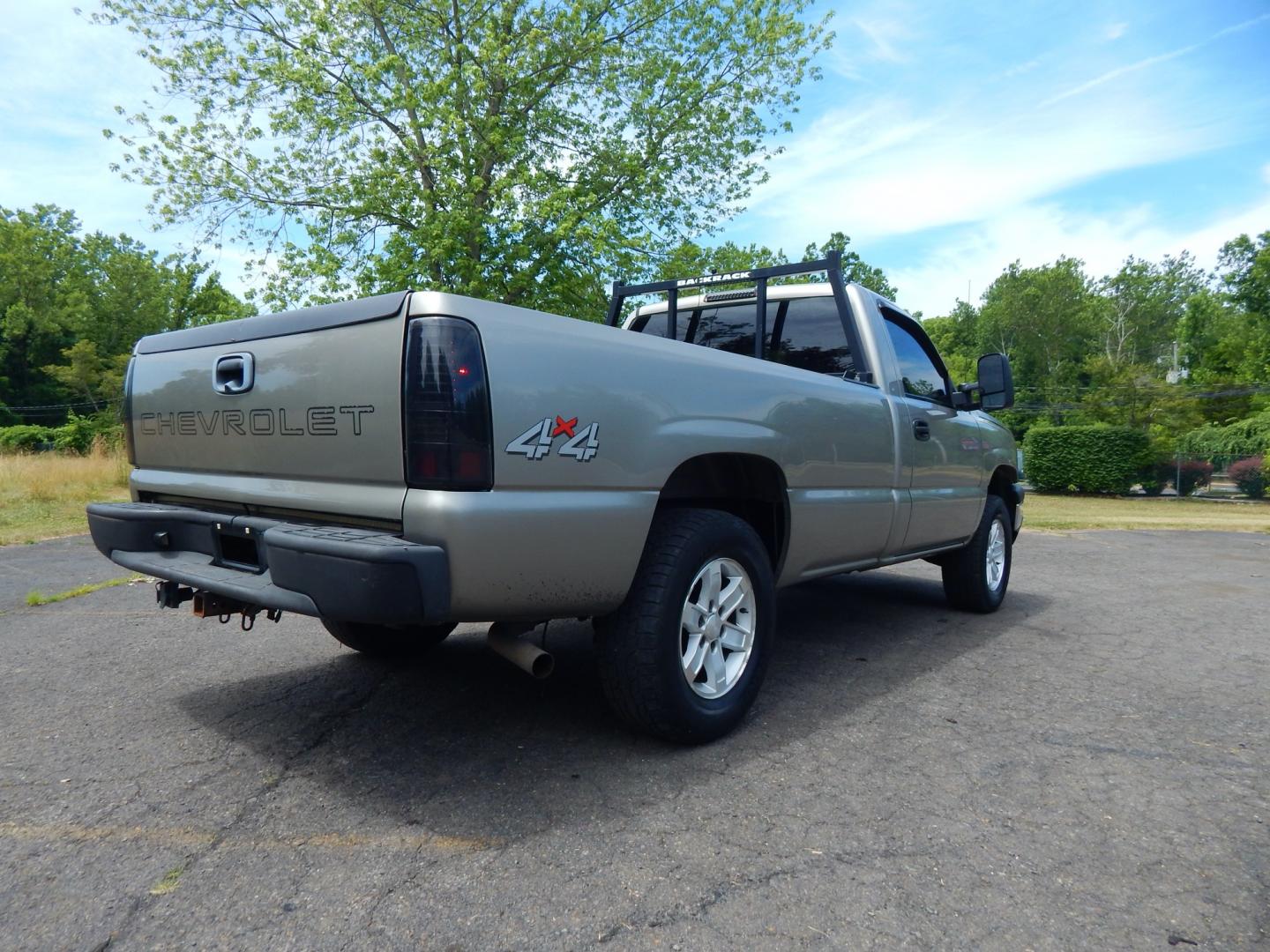 2003 Gray /Gray Cloth Chevrolet Silverado 1500 Long Bed 4WD (1GCEK14V93Z) with an 4.8L V8 OHV 16V engine, Automatic transmission, located at 6528 Lower York Road, New Hope, PA, 18938, (215) 862-9555, 40.358707, -74.977882 - Here we have a great running and driving 2003 Chevy Silverado 1500 with a 4.8L V8 putting power to a 4x4 automatic transmission. Options include: gray cloth, dual climate controls, Kenwood head unit for radio, reverse camera, bench seat, aftermarket window tint, tilt steering wheel, roll up windows, - Photo#5