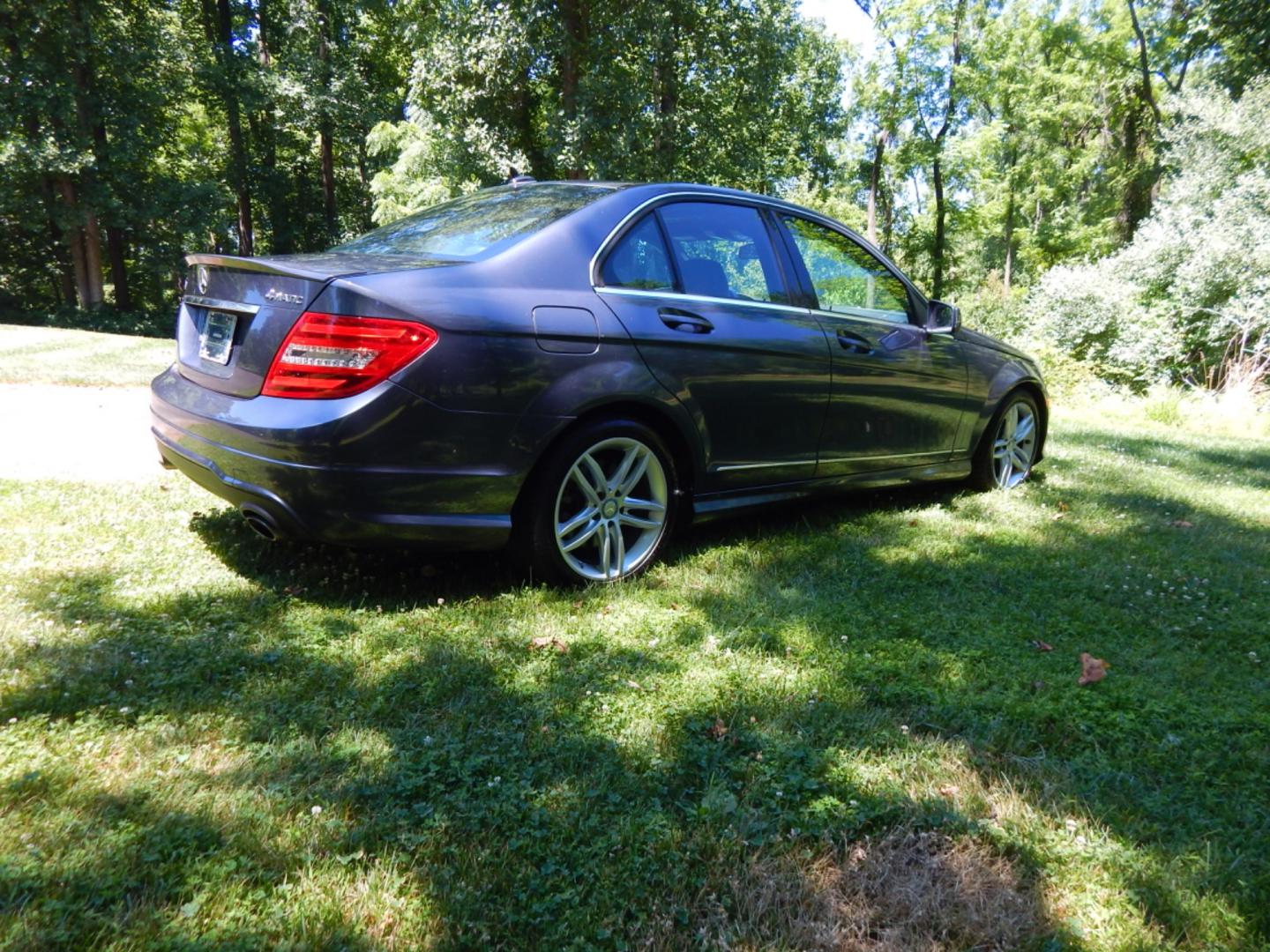 2014 Gray /Black Leather Mercedes-Benz C-Class Sport (WDDGF8AB4EG) with an 3.5L V6 engine, Automatic transmission, located at 6528 Lower York Road, New Hope, PA, 18938, (215) 862-9555, 40.358707, -74.977882 - Here we have a nice running and driving Mercedes C300 with a 3.5L V6 putting power to all four wheels via a smooth shifting automatic transmission. Options include: black leather, dual power seats, dual climate controls, heated front seats, AM/FM/CD/SAT/BLUETOOTH radio, Harman/Kardon speakers, nav - Photo#4