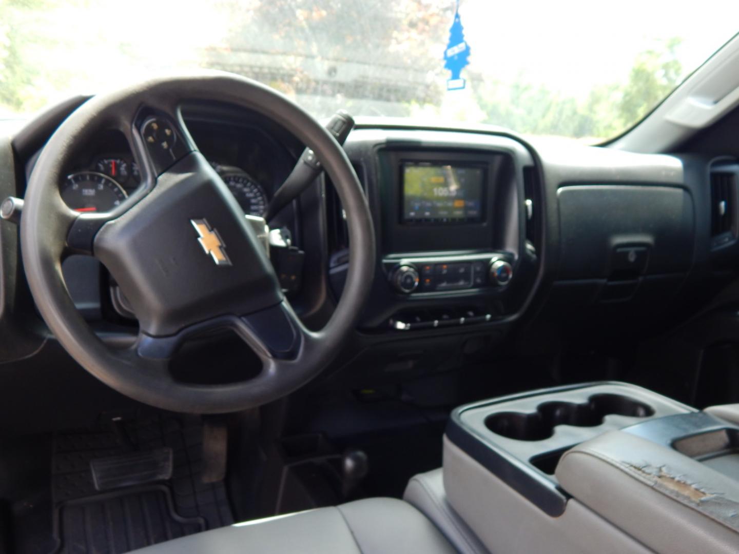 2017 White /Grey Vinyl Chevrolet Silverado 1500 (1GC1KUEY5HF) , Allison Automatic transmission, located at 6528 Lower York Road, New Hope, PA, 18938, (215) 862-9555, 40.358707, -74.977882 - 2017 Chevrolet Silverado Duramax...2 or 4wheel drive, turbo diesel engine, Allison automatic transmission, tilt wheel, cruise control, grey vinyl seating, 4 doors, step up side rails, 20" wheels with LT305/55/20 tires that are almost new Ice cold AC, bed liner, 5th wheel and an AM/FM stereo. The pr - Photo#13